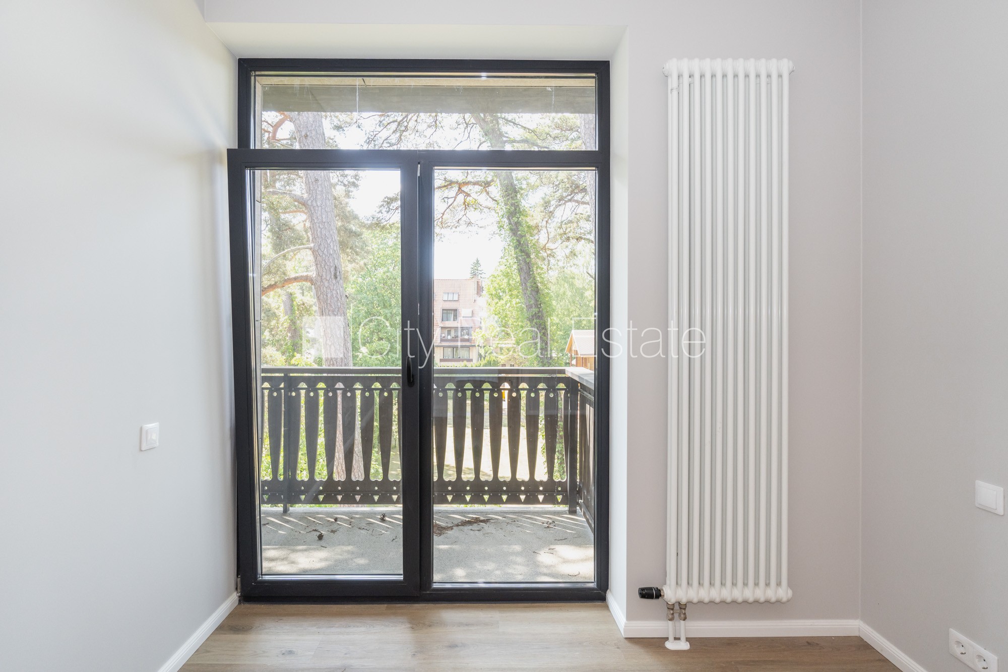 Sludinājumi. Jaunceltne, labiekārtota apzaļumota teritorija, bruģēts piebraucamais ceļš, teritorijas Cena: 242000 EUR Foto #7