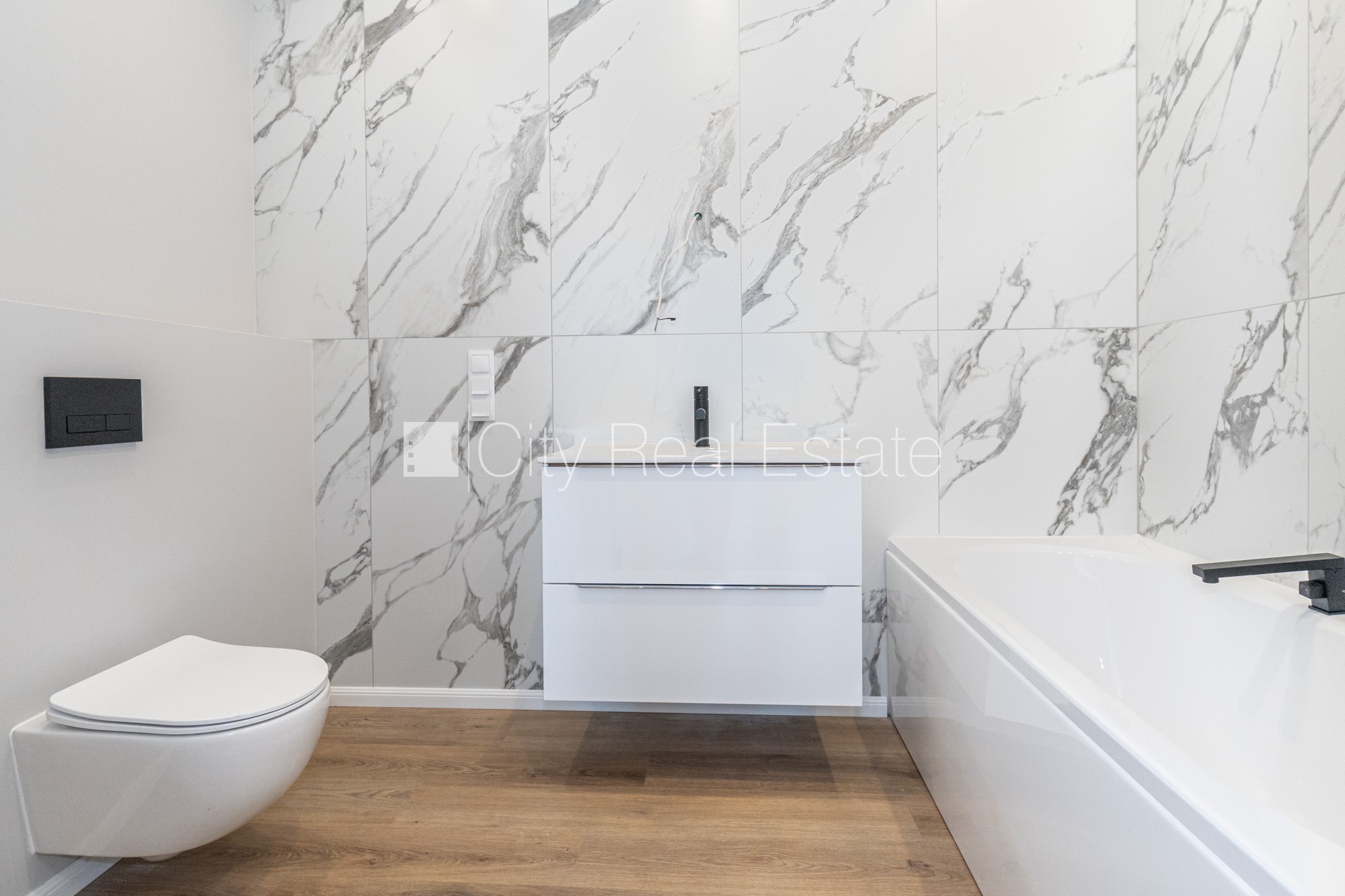 Sludinājumi. Jaunceltne, labiekārtota apzaļumota teritorija, bruģēts piebraucamais ceļš, teritorijas Cena: 242000 EUR Foto #15