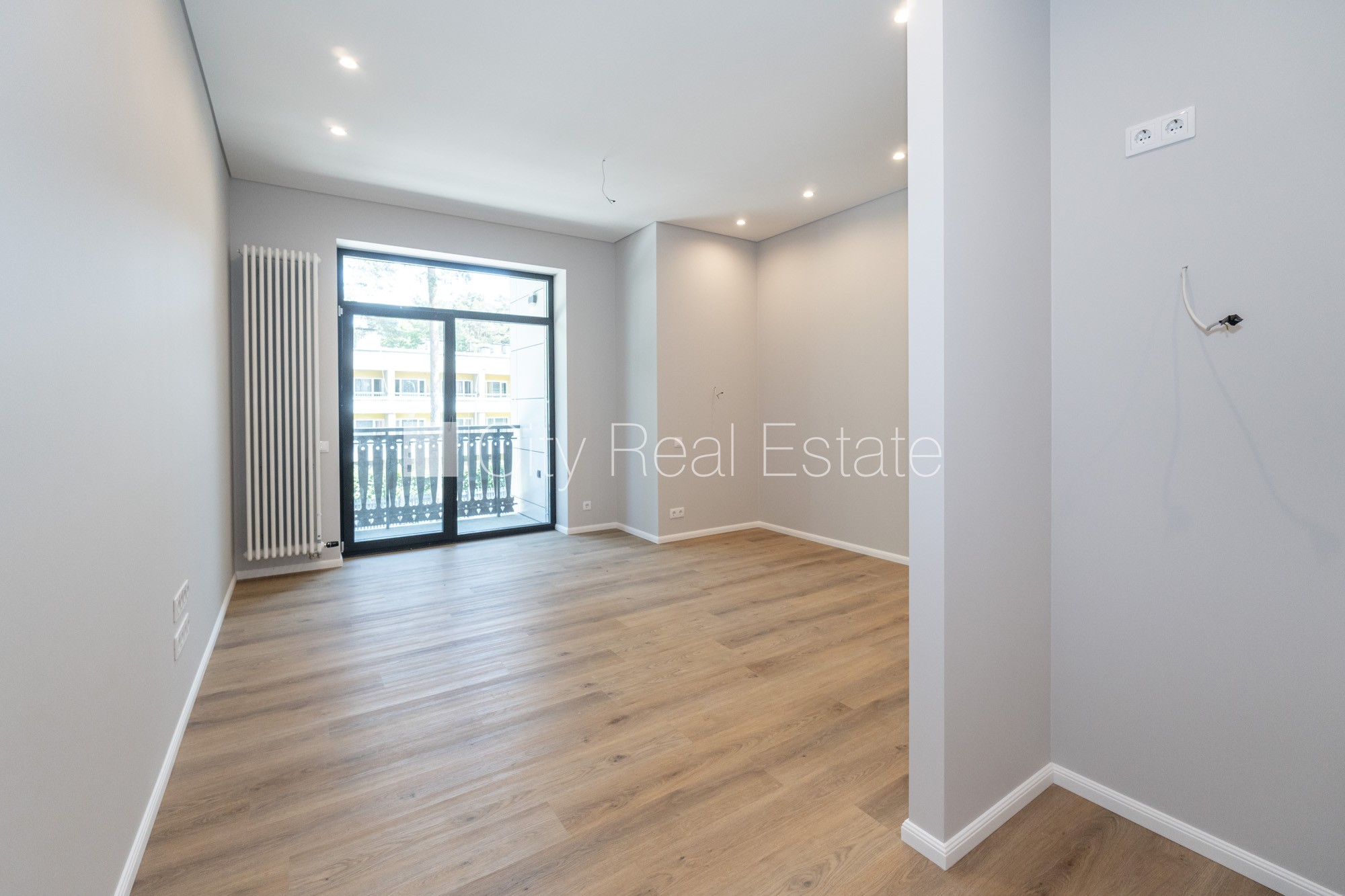 Sludinājumi. Jaunceltne, labiekārtota apzaļumota teritorija, bruģēts piebraucamais ceļš, teritorijas Cena: 207245 EUR Foto #2