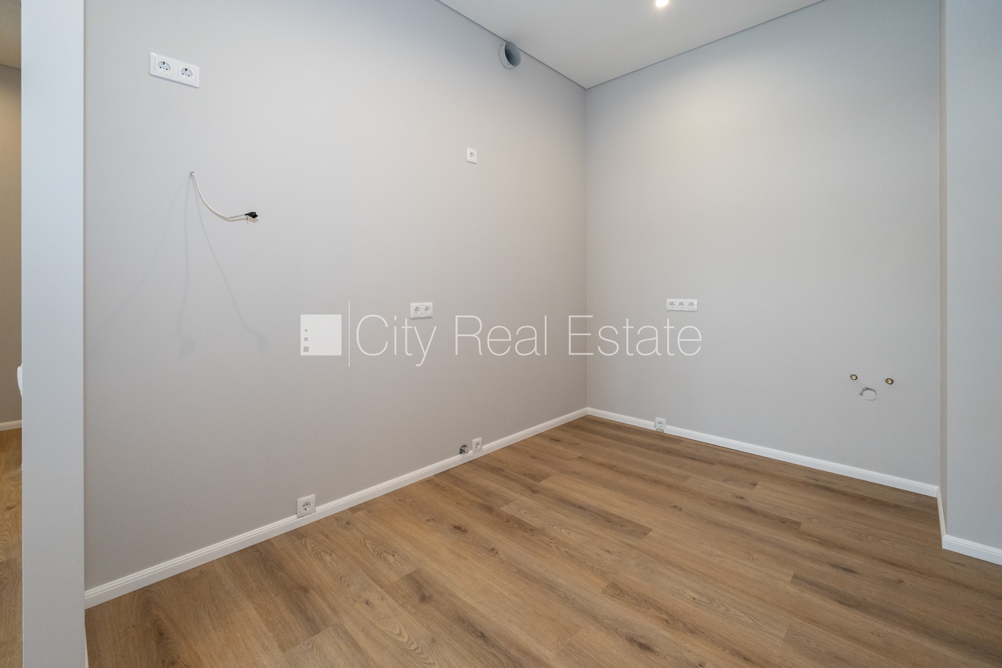 Sludinājumi. Jaunceltne, labiekārtota apzaļumota teritorija, bruģēts piebraucamais ceļš, teritorijas Cena: 207245 EUR Foto #7