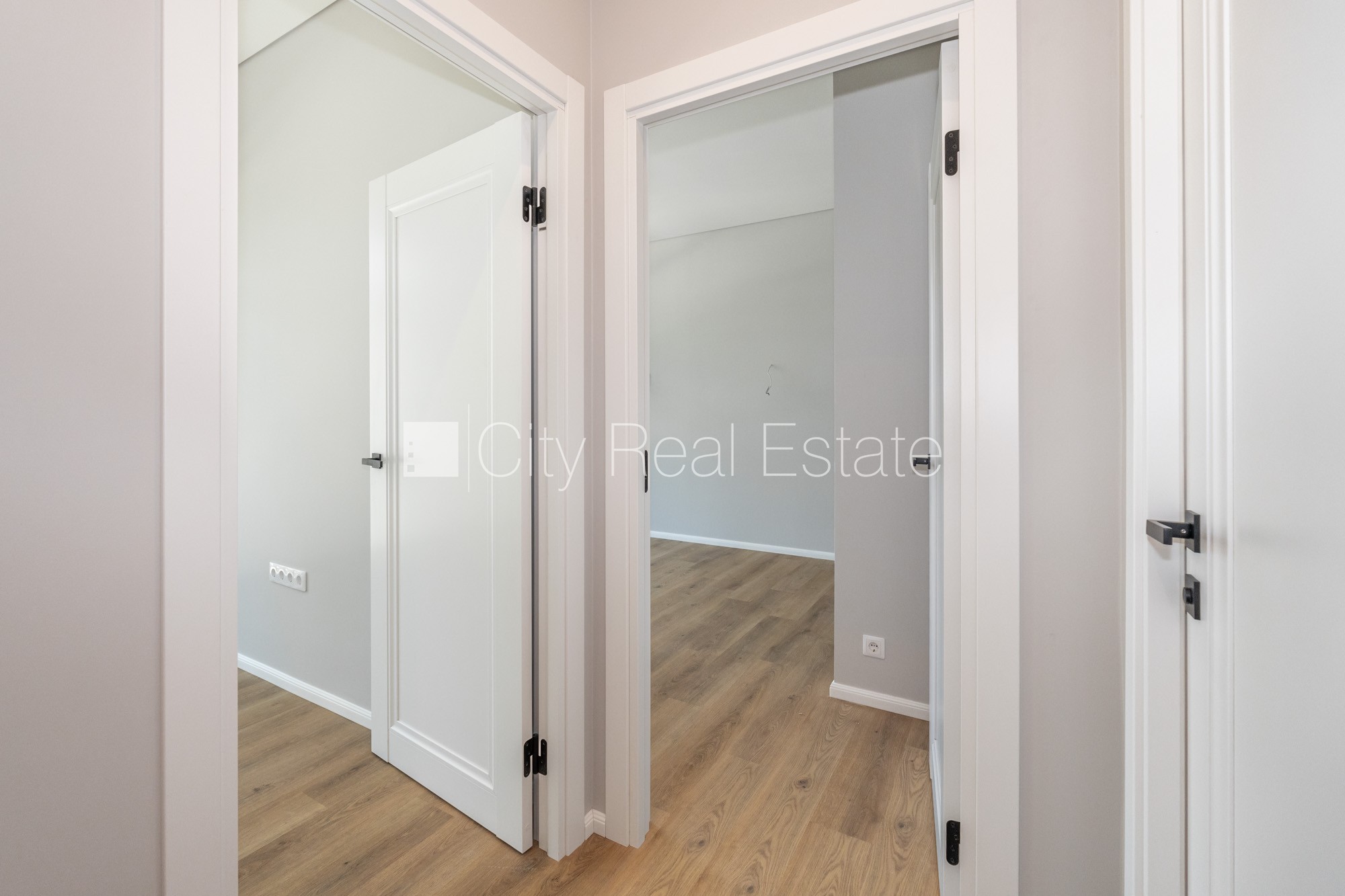 Sludinājumi. Jaunceltne, labiekārtota apzaļumota teritorija, bruģēts piebraucamais ceļš, teritorijas Cena: 207245 EUR Foto #8