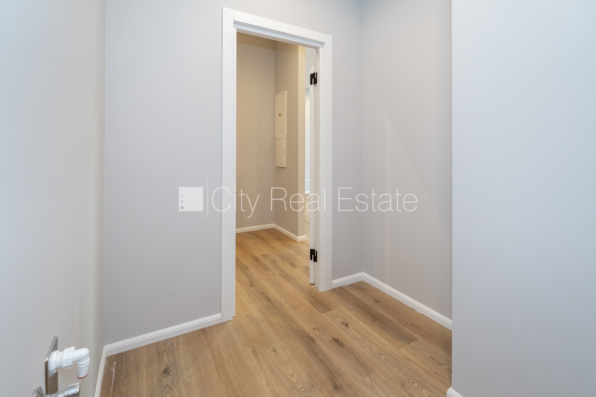 Sludinājumi. Jaunceltne, labiekārtota apzaļumota teritorija, bruģēts piebraucamais ceļš, teritorijas Cena: 207245 EUR Foto #15