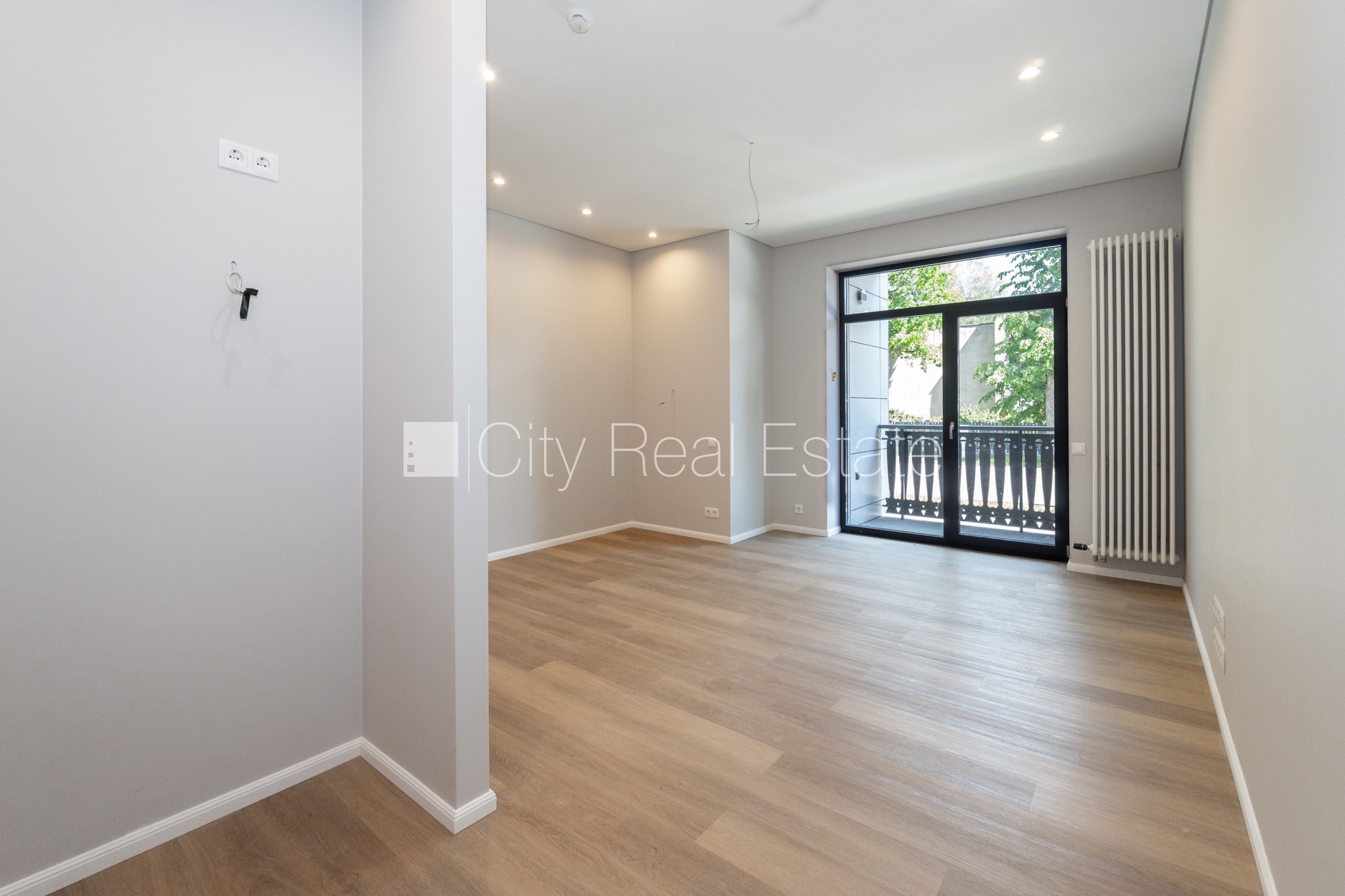 Sludinājumi. Jaunceltne, labiekārtota apzaļumota teritorija, bruģēts piebraucamais ceļš, teritorijas Cena: 208579 EUR Foto #3