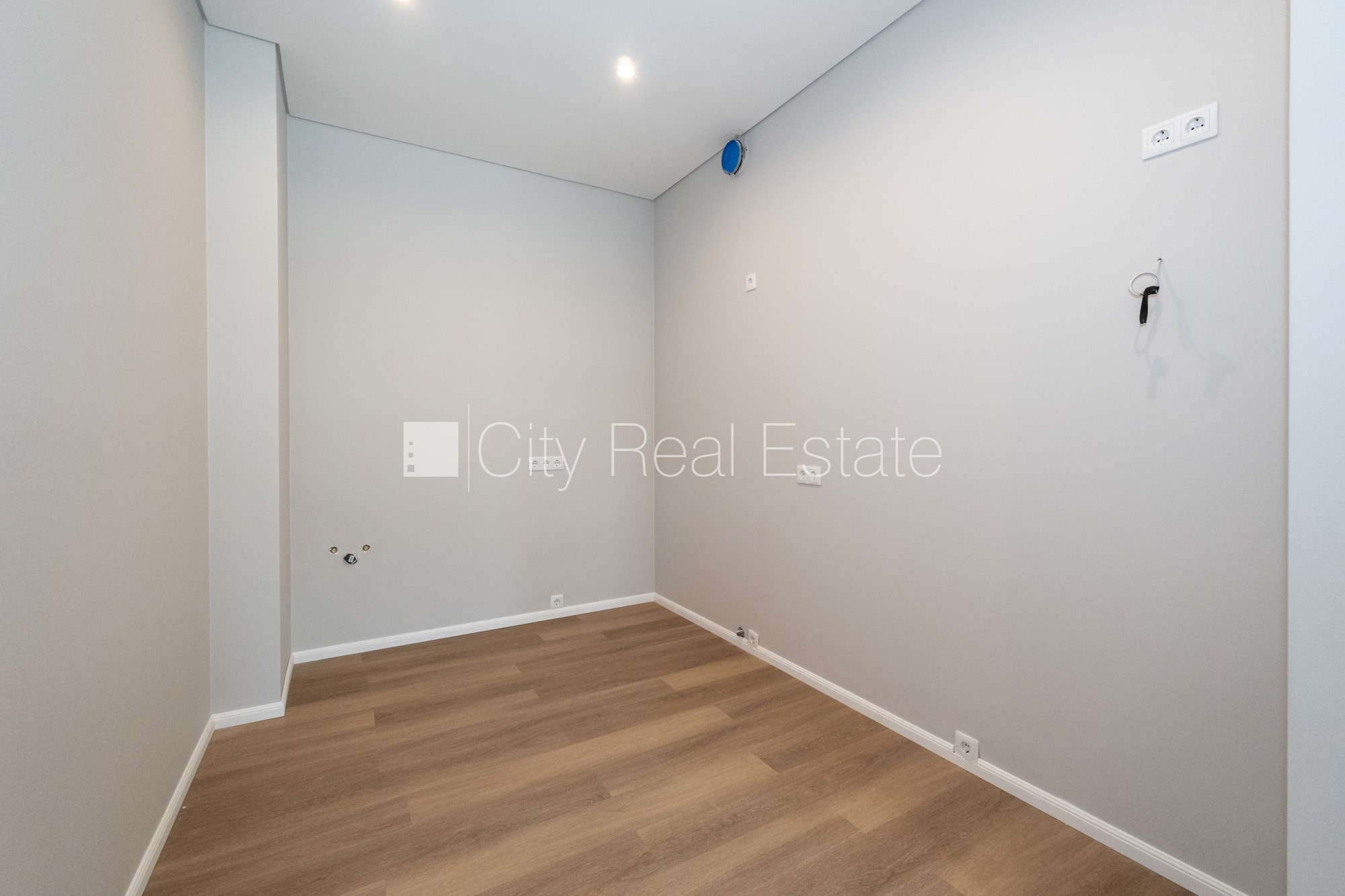 Sludinājumi. Jaunceltne, labiekārtota apzaļumota teritorija, bruģēts piebraucamais ceļš, teritorijas Cena: 208579 EUR Foto #11