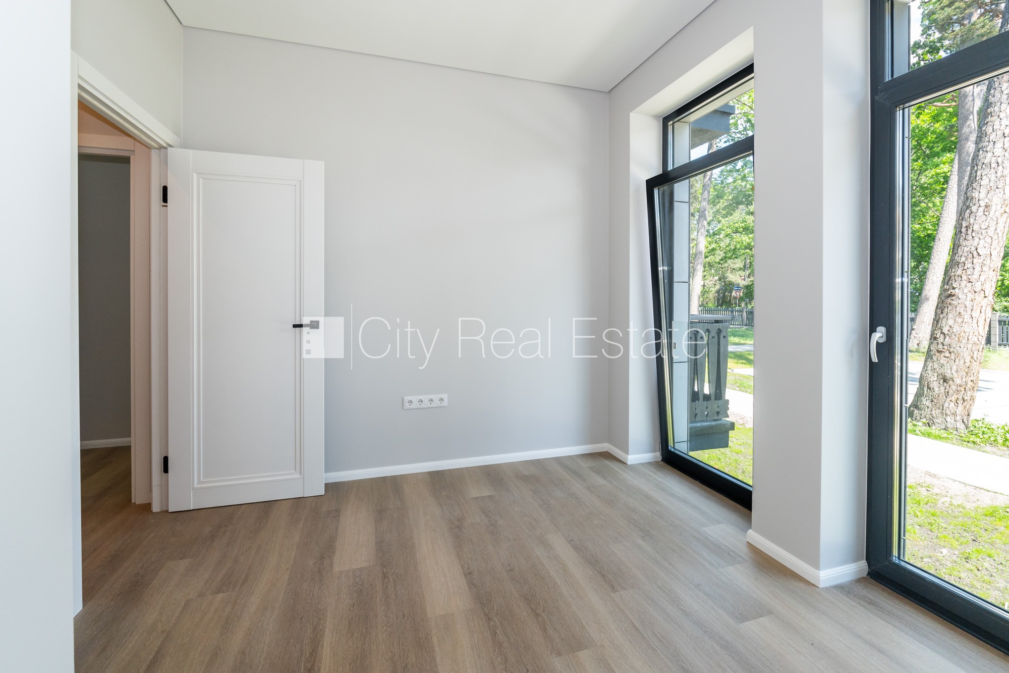 Sludinājumi. Jaunceltne, labiekārtota apzaļumota teritorija, bruģēts piebraucamais ceļš, teritorijas Cena: 208579 EUR Foto #7