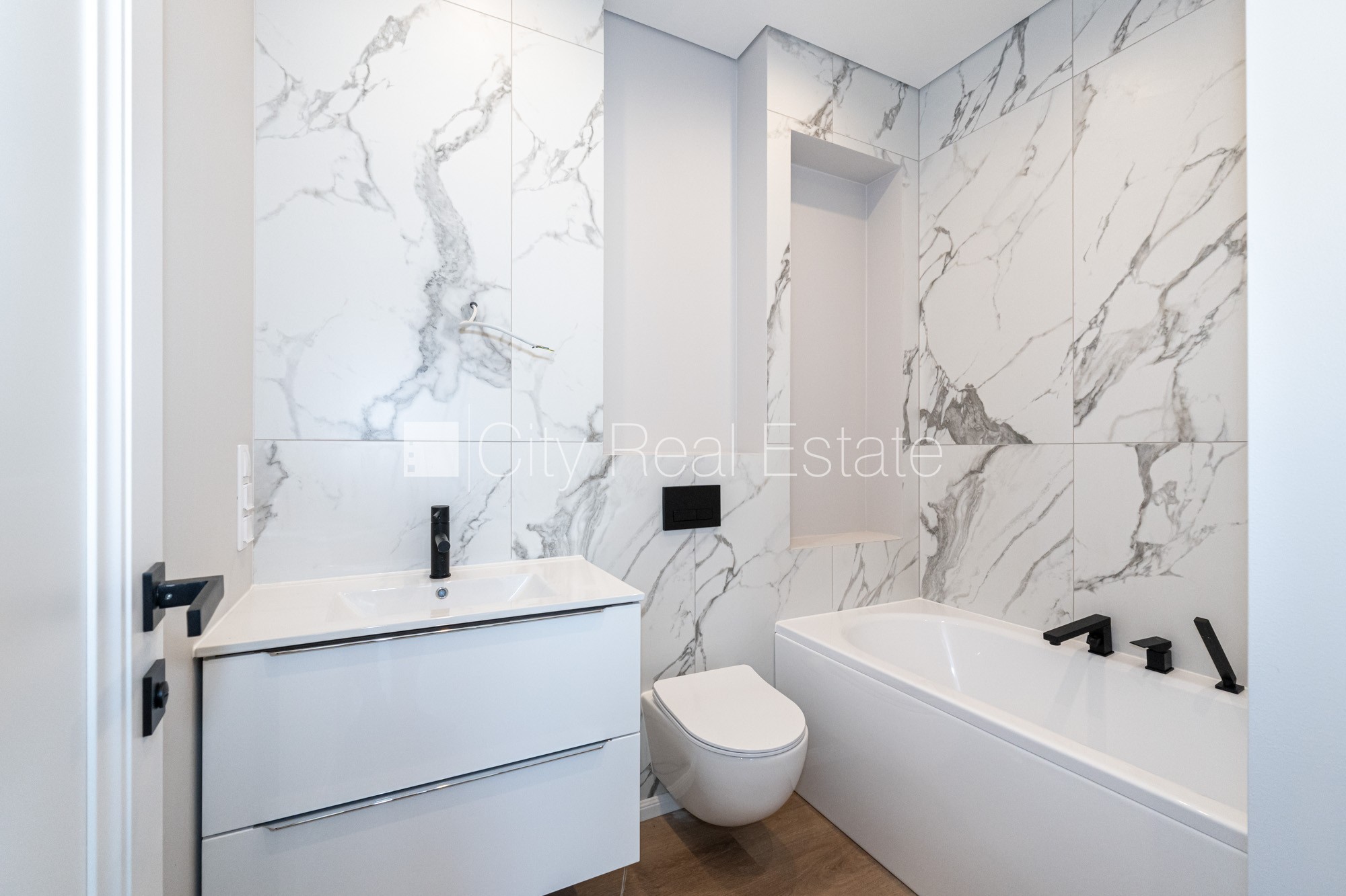 Sludinājumi. Jaunceltne, labiekārtota apzaļumota teritorija, bruģēts piebraucamais ceļš, teritorijas Cena: 208579 EUR Foto #16