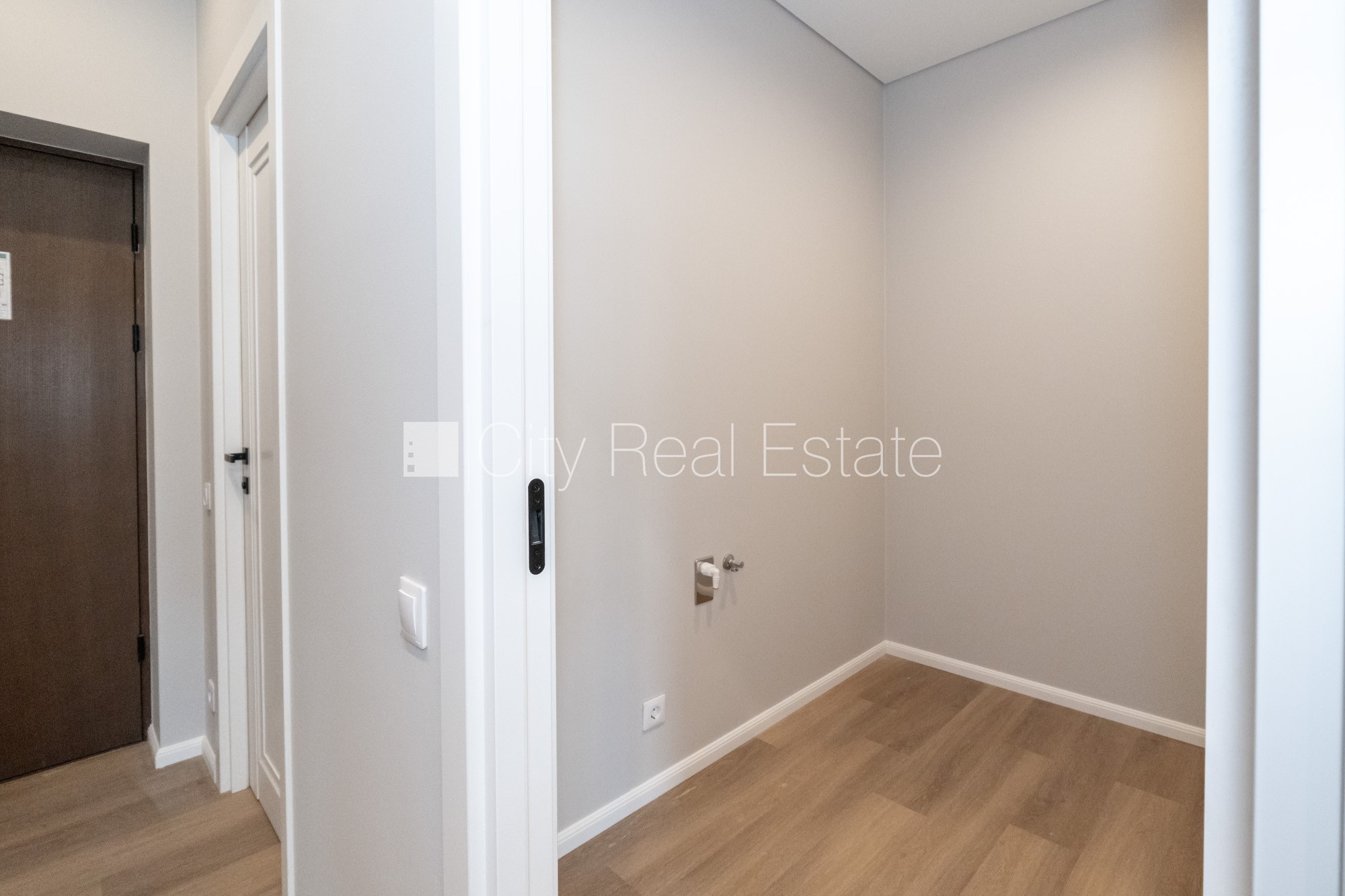 Sludinājumi. Jaunceltne, labiekārtota apzaļumota teritorija, bruģēts piebraucamais ceļš, teritorijas Cena: 208579 EUR Foto #14