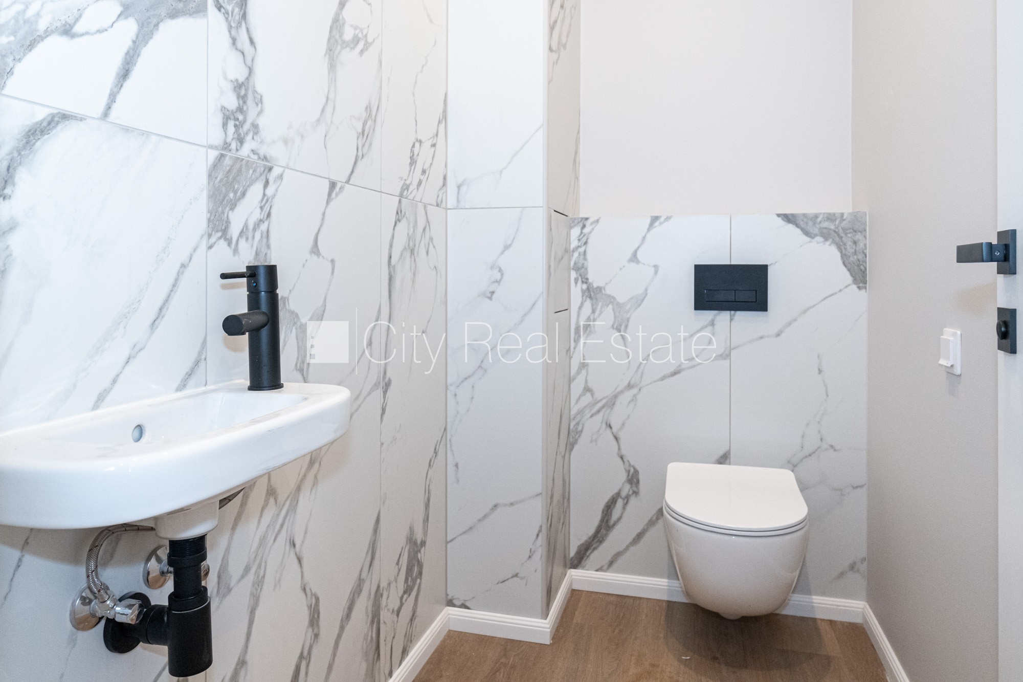 Sludinājumi. Jaunceltne, labiekārtota apzaļumota teritorija, bruģēts piebraucamais ceļš, teritorijas Cena: 208579 EUR Foto #18