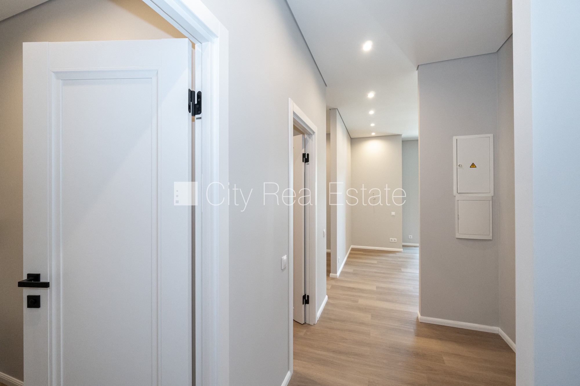 Sludinājumi. Jaunceltne, labiekārtota apzaļumota teritorija, bruģēts piebraucamais ceļš, teritorijas Cena: 208579 EUR Foto #13