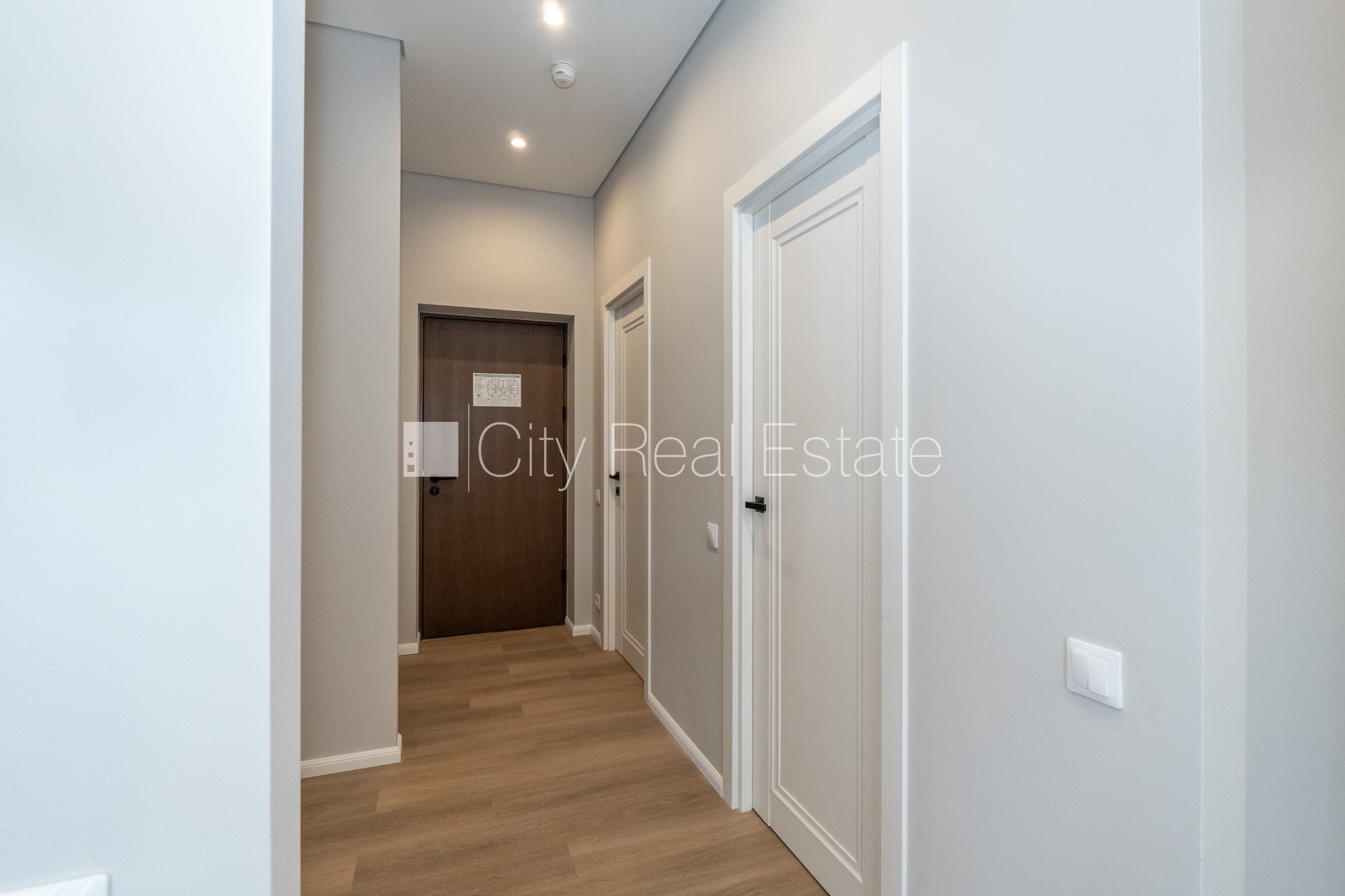 Sludinājumi. Jaunceltne, labiekārtota apzaļumota teritorija, bruģēts piebraucamais ceļš, teritorijas Cena: 208579 EUR Foto #15