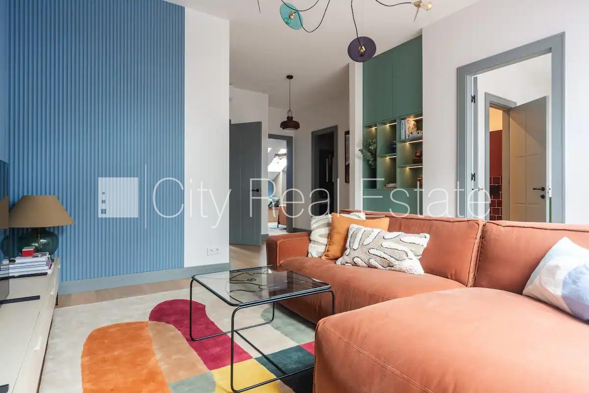 Sludinājumi. Renovēta māja, luksuss apartamenti  82 m2, ir lifts, kāpņu telpa pēc kapitālā remonta, logi vērsti Cena: 1670 EUR/mēn Foto #1