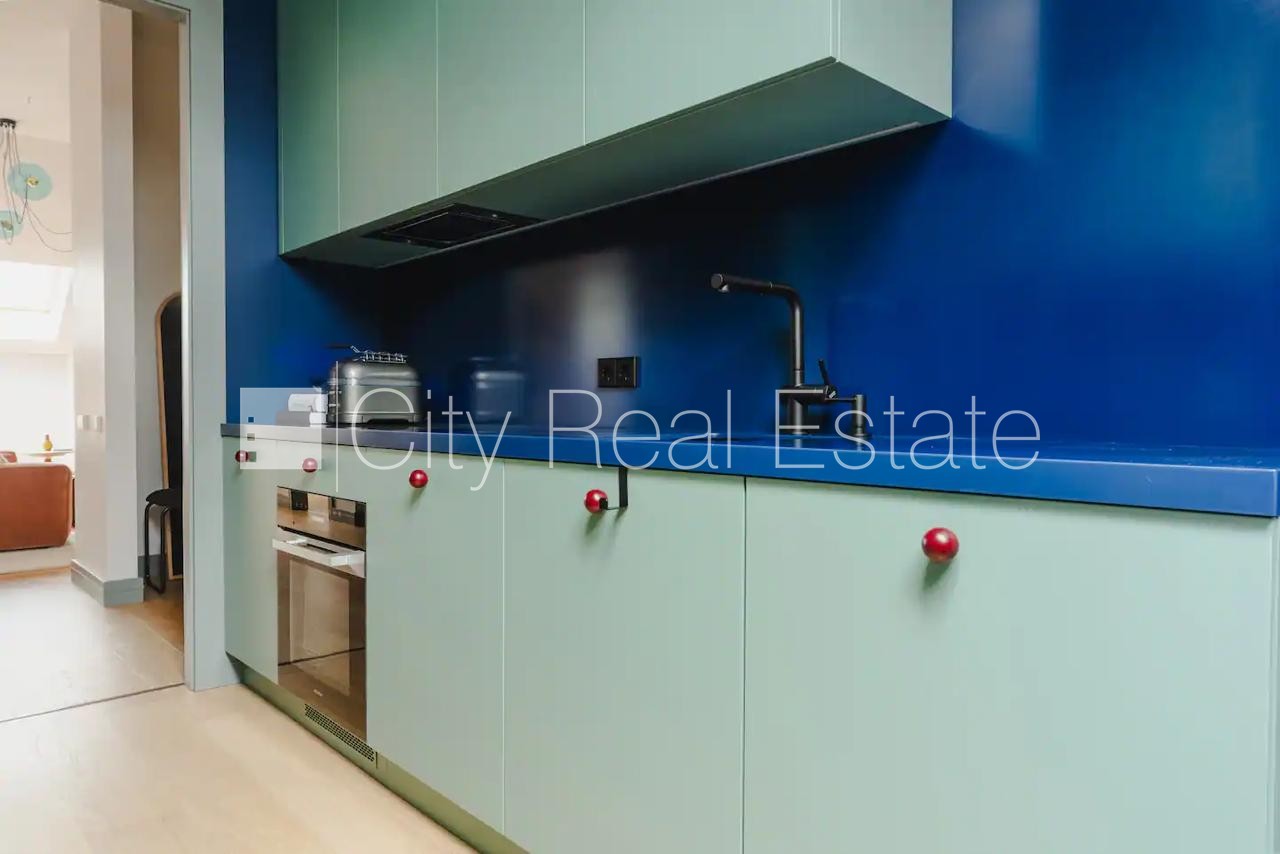 Sludinājumi. Renovēta māja, luksuss apartamenti  82 m2, ir lifts, kāpņu telpa pēc kapitālā remonta, logi vērsti Cena: 1670 EUR/mēn Foto #24