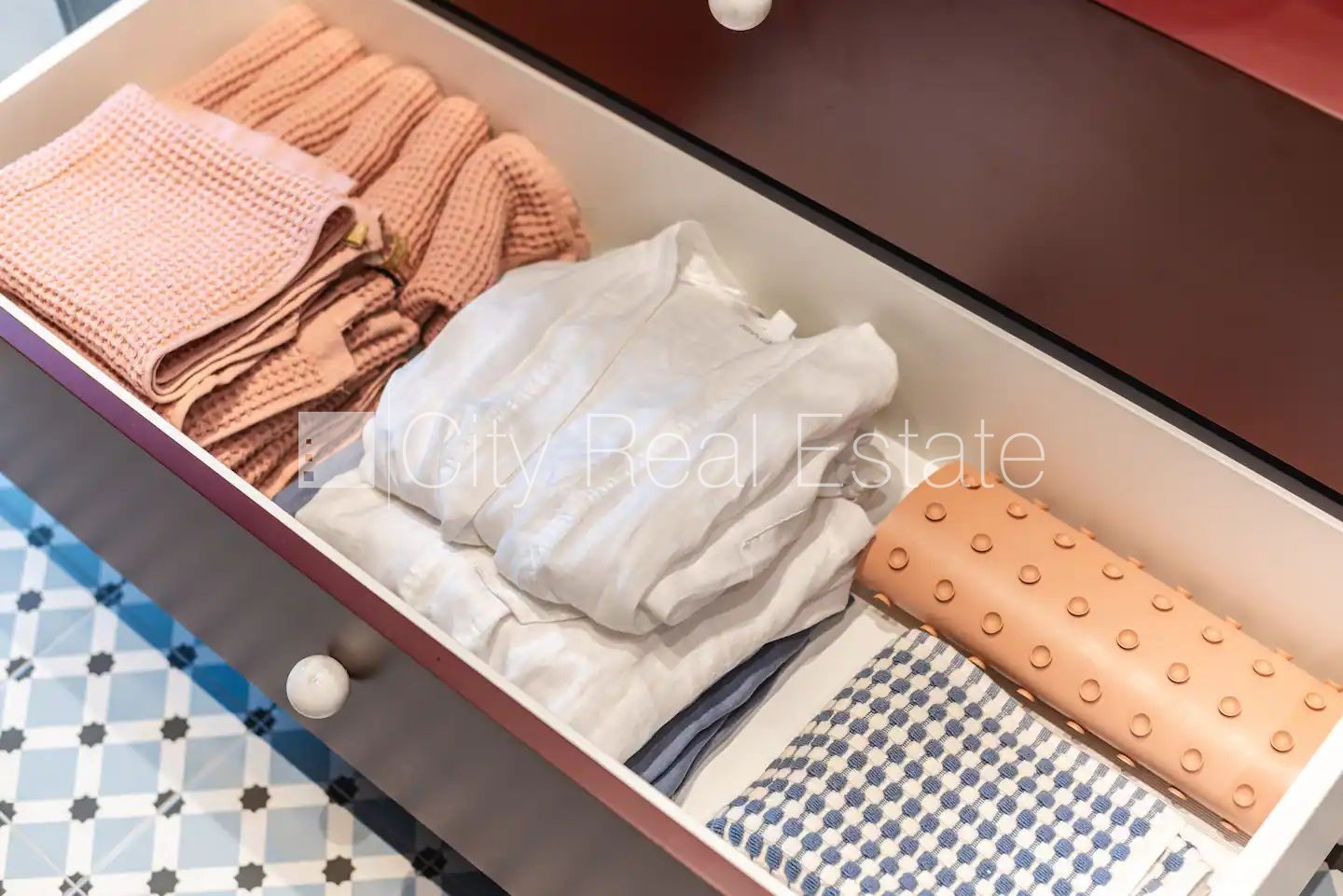 Sludinājumi. Renovēta māja, luksuss apartamenti  82 m2, ir lifts, kāpņu telpa pēc kapitālā remonta, logi vērsti Cena: 1670 EUR/mēn Foto #16