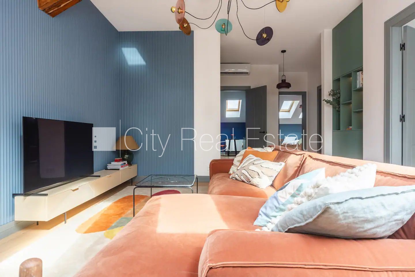 Sludinājumi. Renovēta māja, luksuss apartamenti  82 m2, ir lifts, kāpņu telpa pēc kapitālā remonta, logi vērsti Cena: 1670 EUR/mēn Foto #2