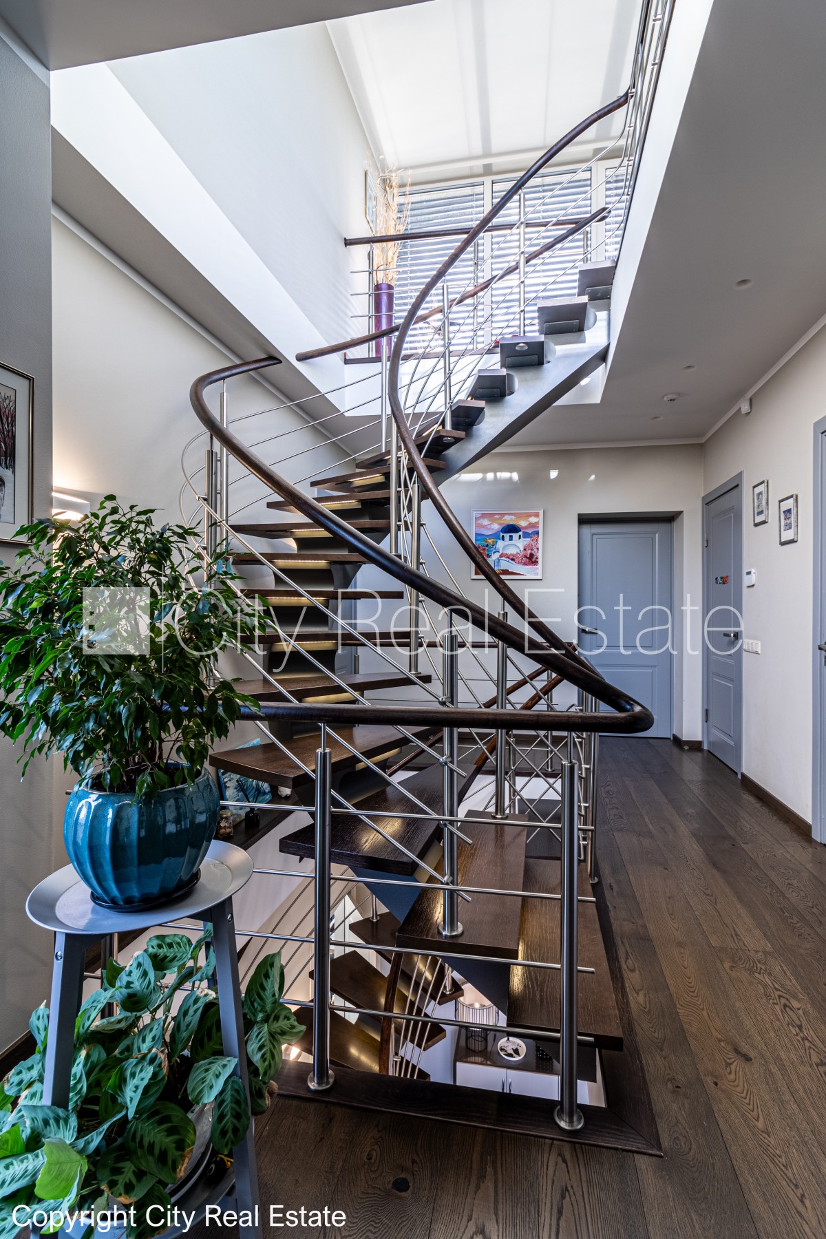 Sludinājumi. Labiekārtots apzaļumots pagalms, slēgts pagalms, teritorijas iebrauktuves vārti aprīkoti ar Cena: 4000 EUR/mēn Foto #20