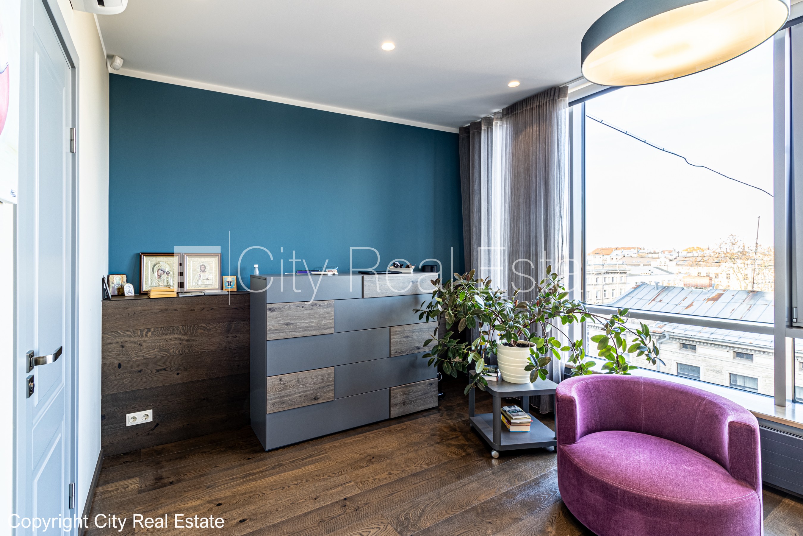 Sludinājumi. Labiekārtots apzaļumots pagalms, slēgts pagalms, teritorijas iebrauktuves vārti aprīkoti ar Cena: 4000 EUR/mēn Foto #22