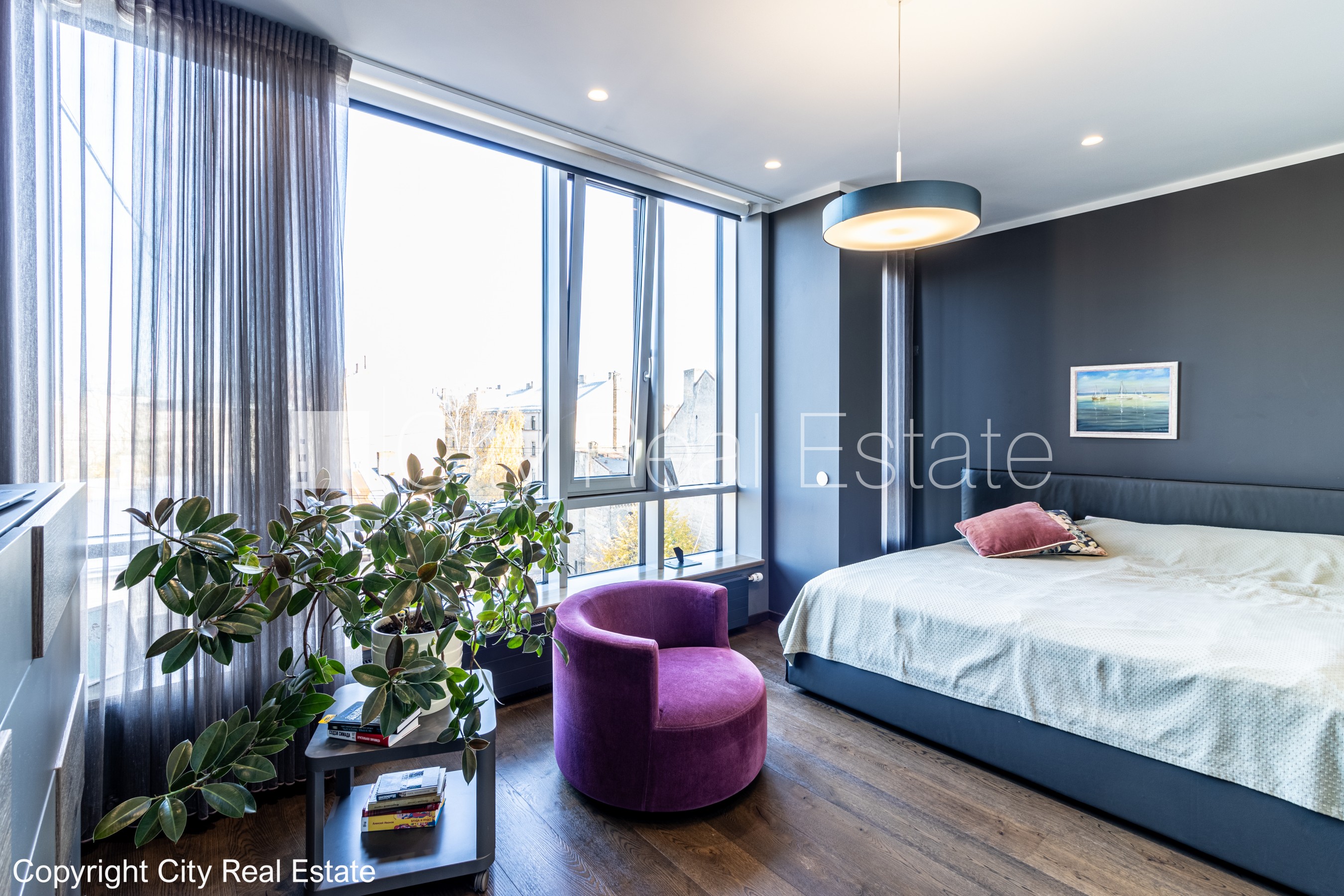 Sludinājumi. Labiekārtots apzaļumots pagalms, slēgts pagalms, teritorijas iebrauktuves vārti aprīkoti ar Cena: 4000 EUR/mēn Foto #23