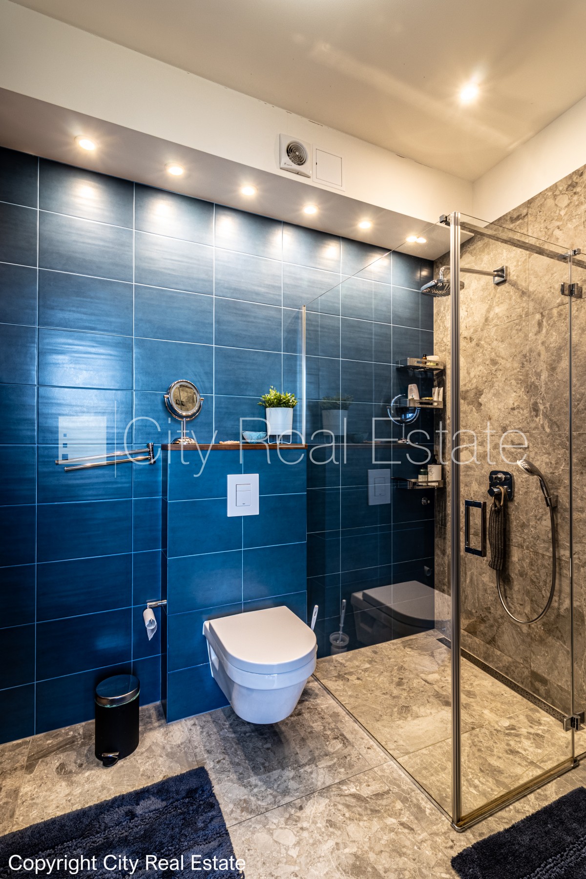 Sludinājumi. Labiekārtots apzaļumots pagalms, slēgts pagalms, teritorijas iebrauktuves vārti aprīkoti ar Cena: 4000 EUR/mēn Foto #25