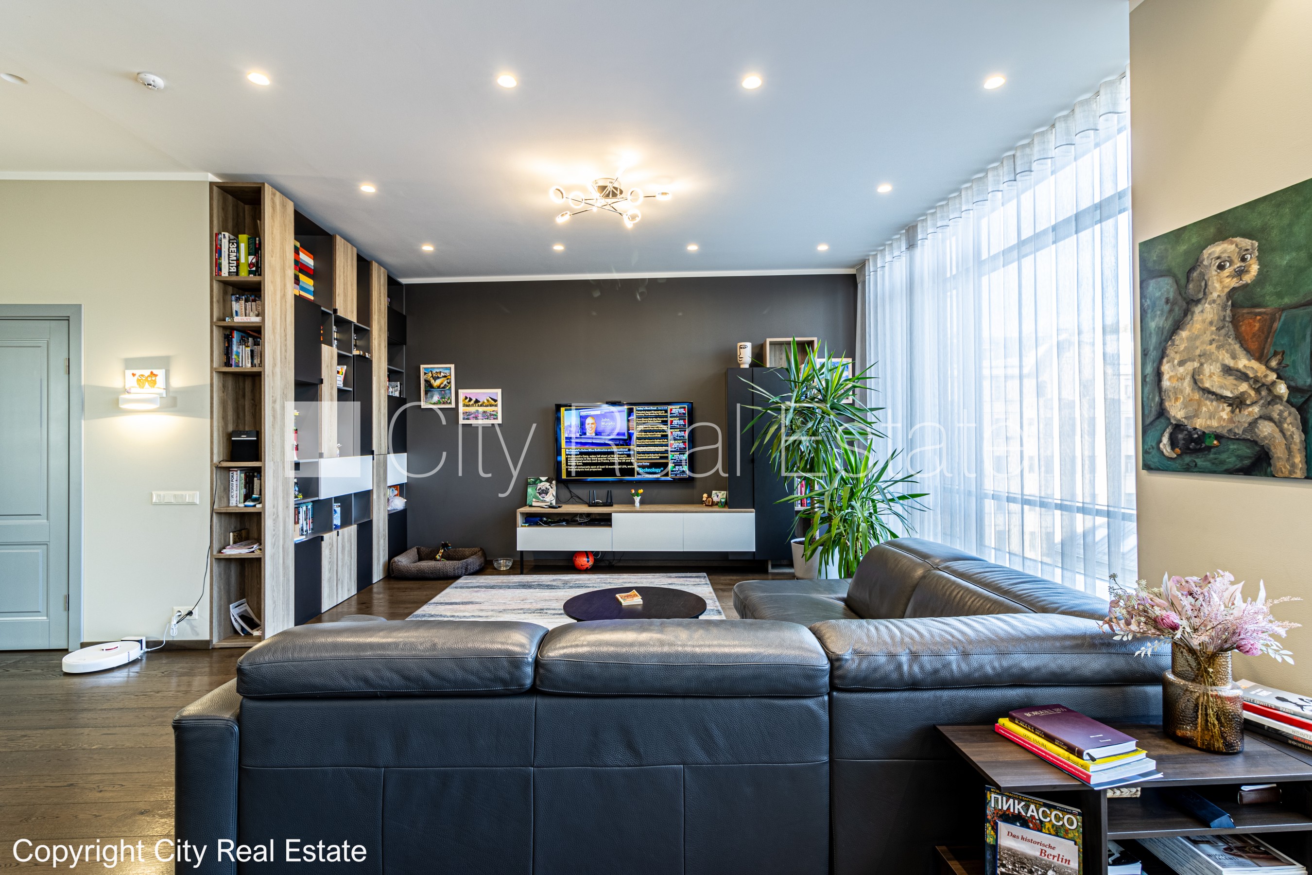 Sludinājumi. Labiekārtots apzaļumots pagalms, slēgts pagalms, teritorijas iebrauktuves vārti aprīkoti ar Cena: 4000 EUR/mēn Foto #10