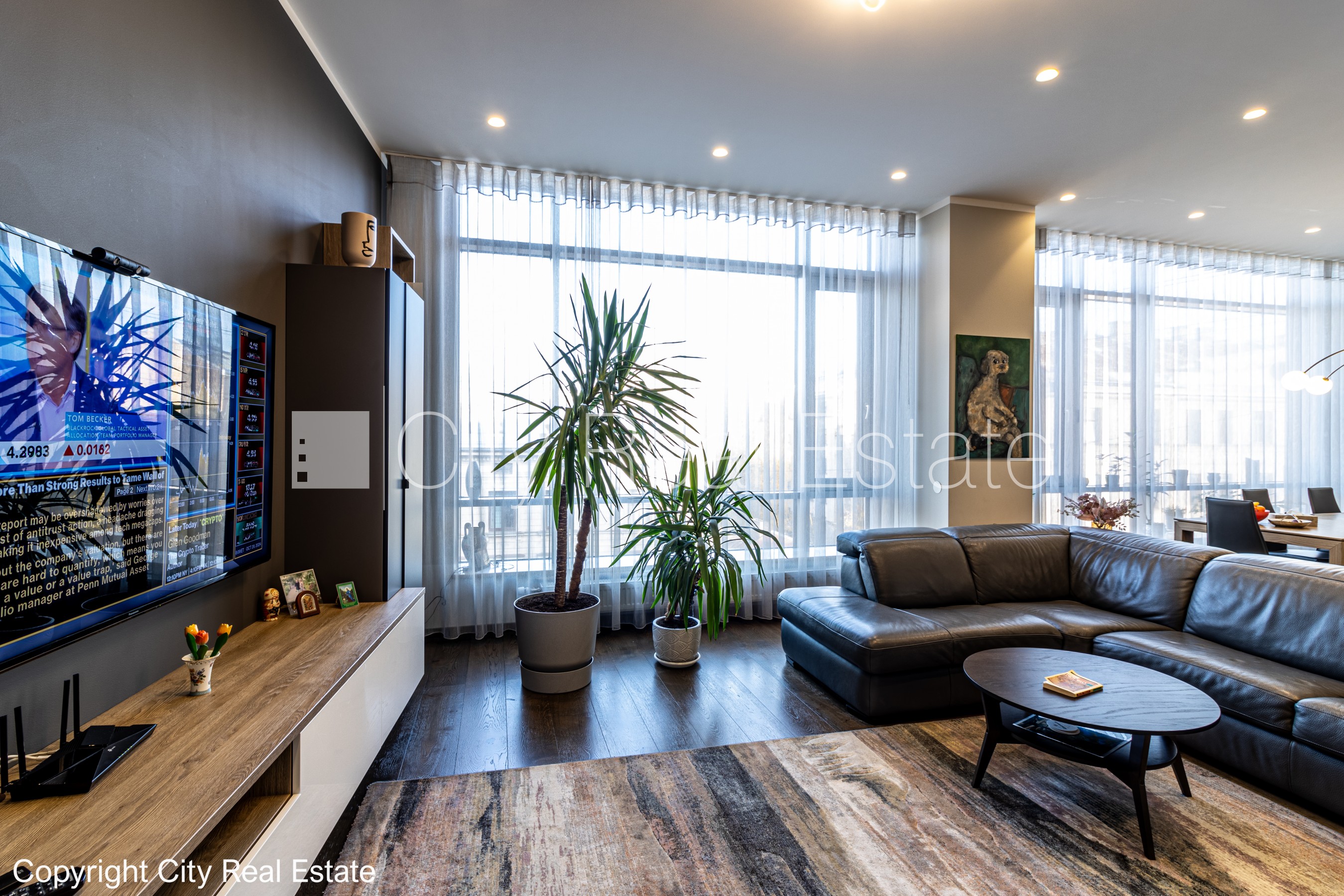 Sludinājumi. Labiekārtots apzaļumots pagalms, slēgts pagalms, teritorijas iebrauktuves vārti aprīkoti ar Cena: 4000 EUR/mēn Foto #11