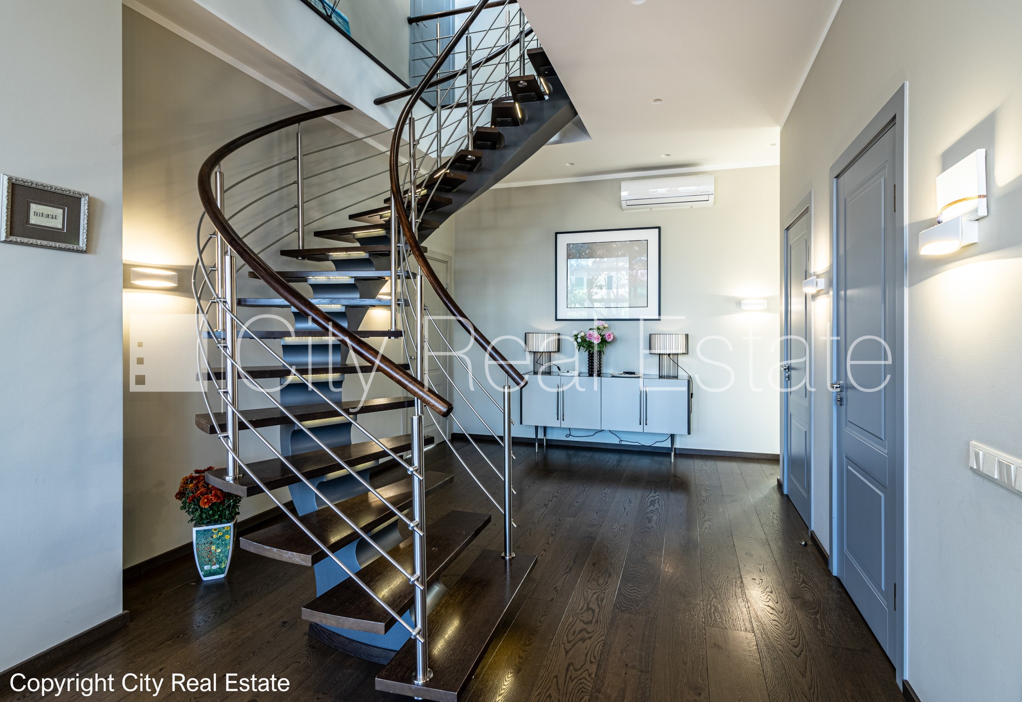 Sludinājumi. Labiekārtots apzaļumots pagalms, slēgts pagalms, teritorijas iebrauktuves vārti aprīkoti ar Cena: 4000 EUR/mēn Foto #19