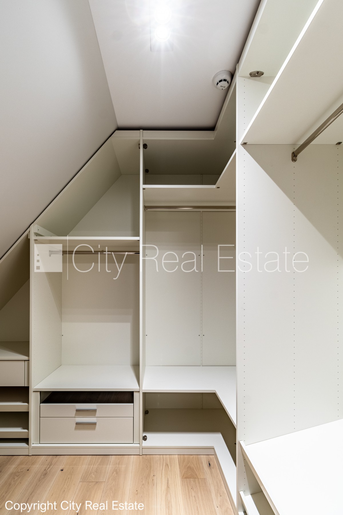 Sludinājumi. Fasādes māja, restaurēta māja, nomainītas inženierkomunikācijas, mainīts Jumta segums, dzelzsbetona Cena: 910000 EUR Foto #9