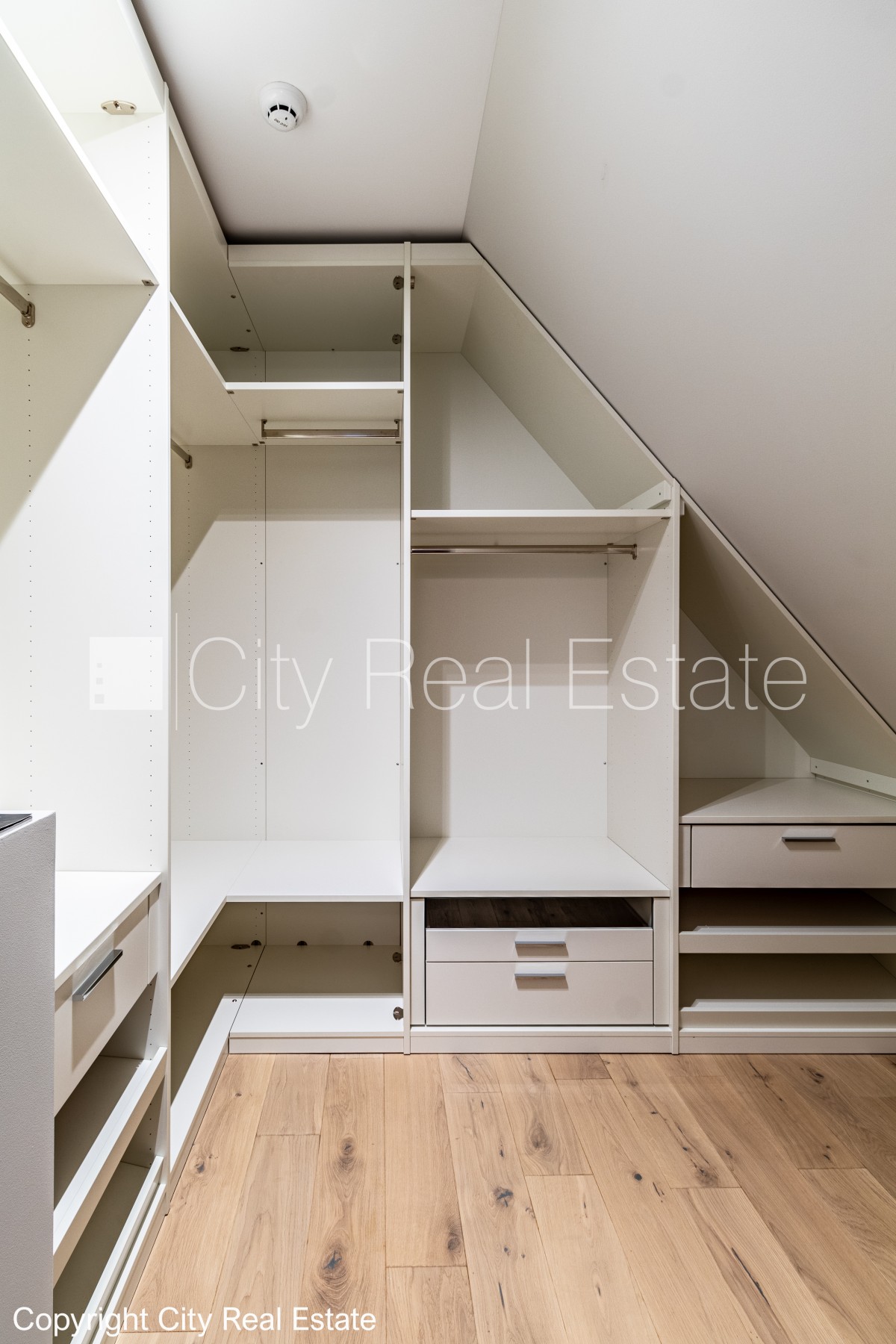 Sludinājumi. Fasādes māja, restaurēta māja, nomainītas inženierkomunikācijas, mainīts Jumta segums, dzelzsbetona Cena: 910000 EUR Foto #15