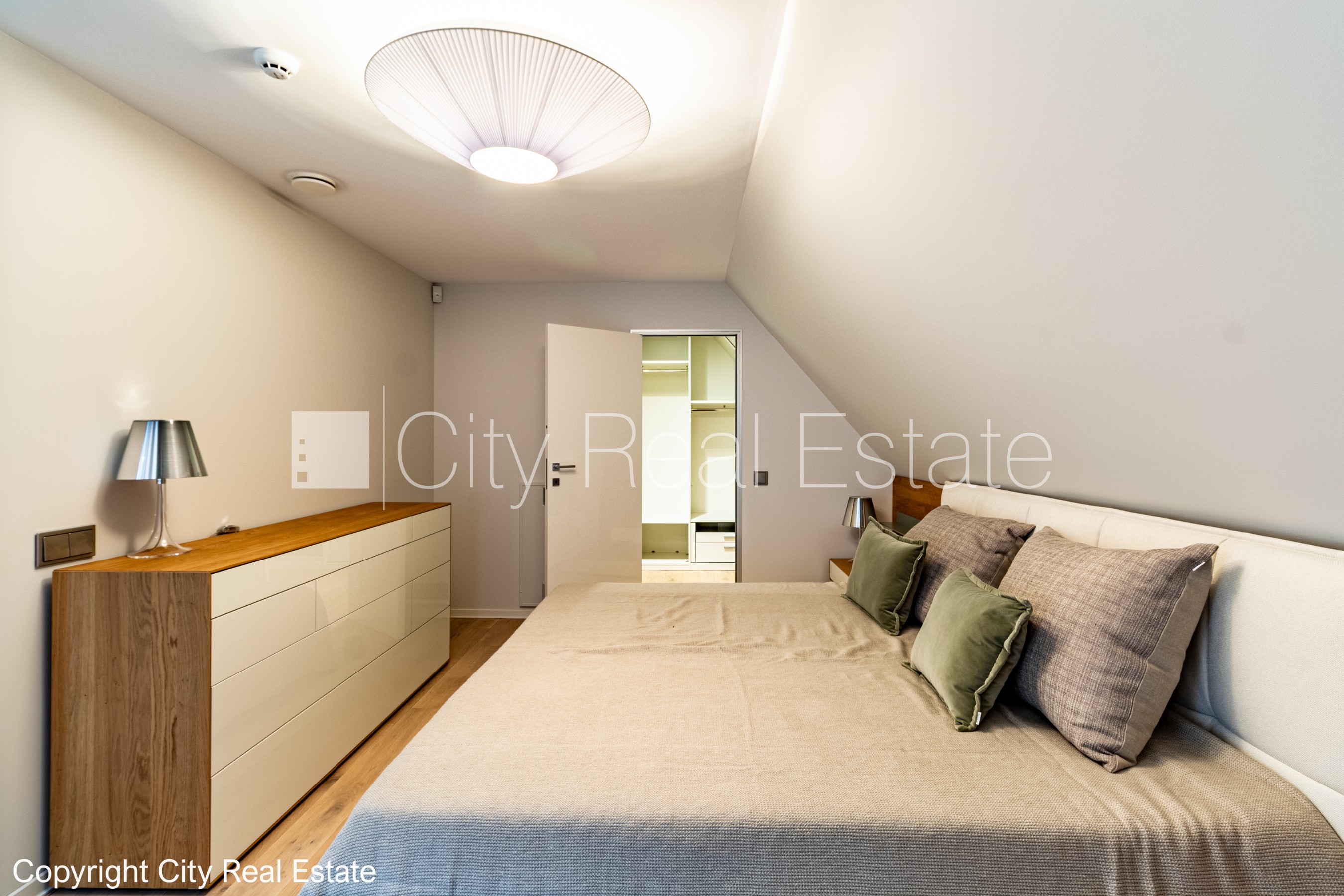 Sludinājumi. Fasādes māja, restaurēta māja, nomainītas inženierkomunikācijas, mainīts Jumta segums, dzelzsbetona Cena: 910000 EUR Foto #8