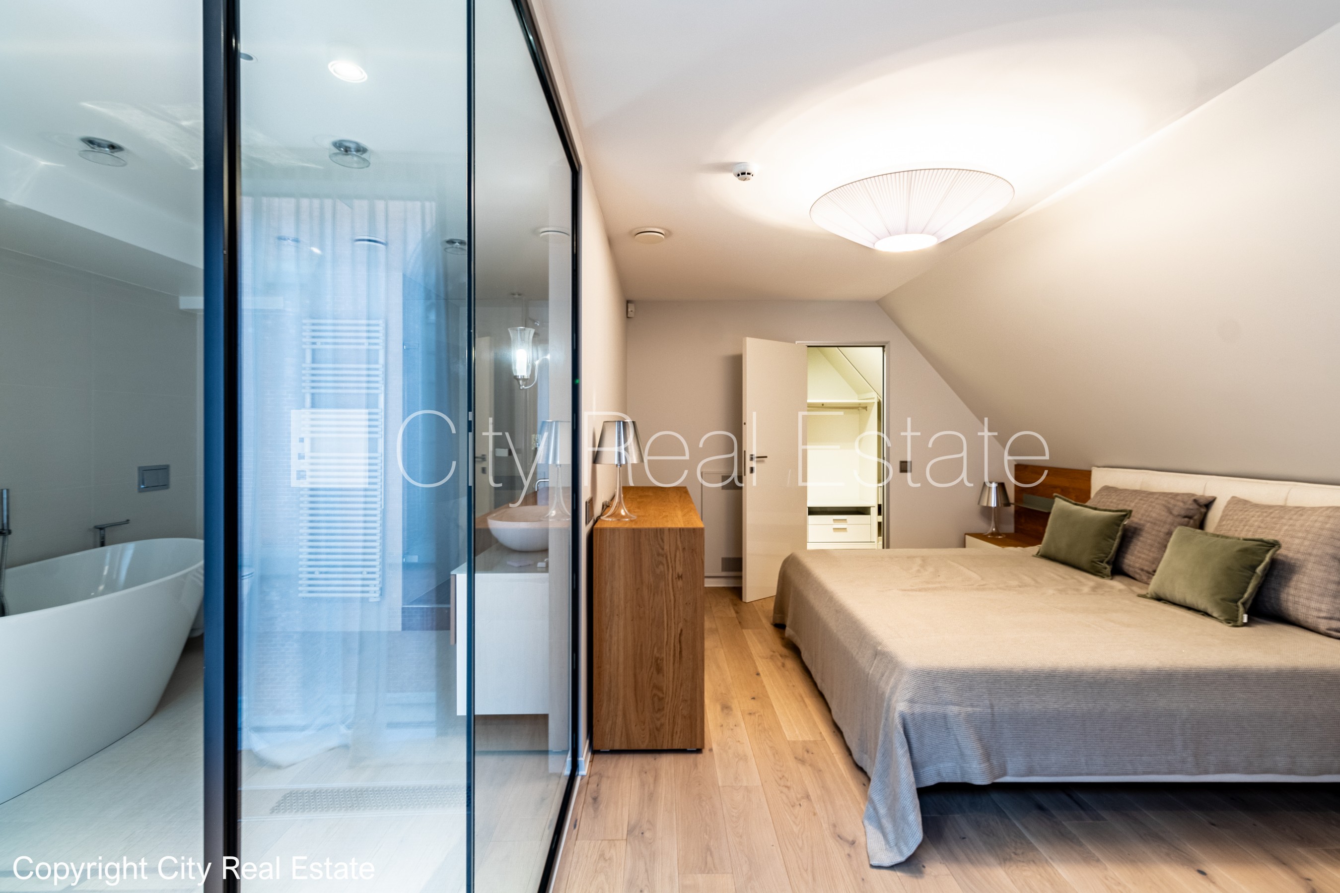 Sludinājumi. Fasādes māja, restaurēta māja, nomainītas inženierkomunikācijas, mainīts Jumta segums, dzelzsbetona Cena: 910000 EUR Foto #6