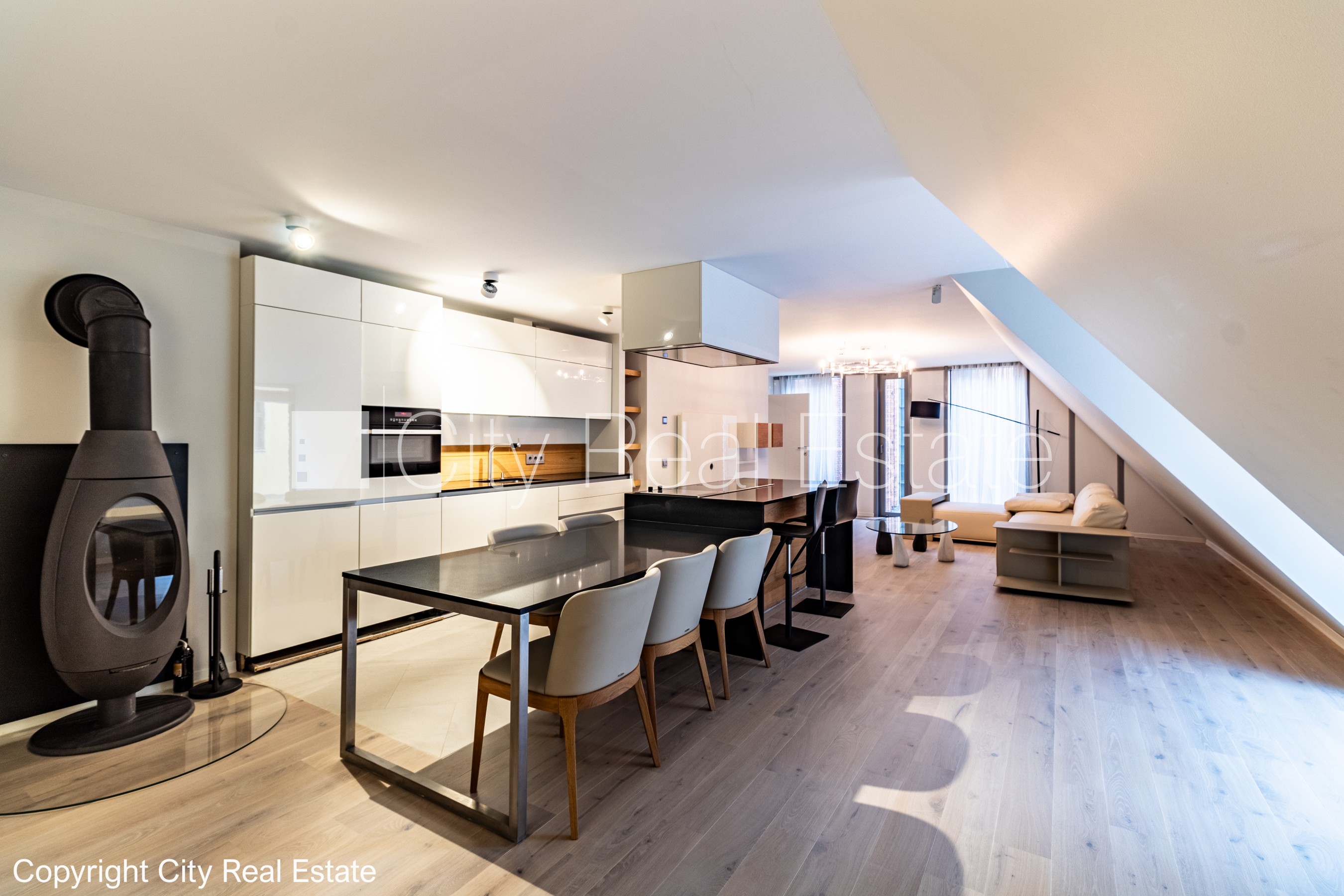 Sludinājumi. Fasādes māja, restaurēta māja, nomainītas inženierkomunikācijas, mainīts Jumta segums, dzelzsbetona Cena: 910000 EUR Foto #1