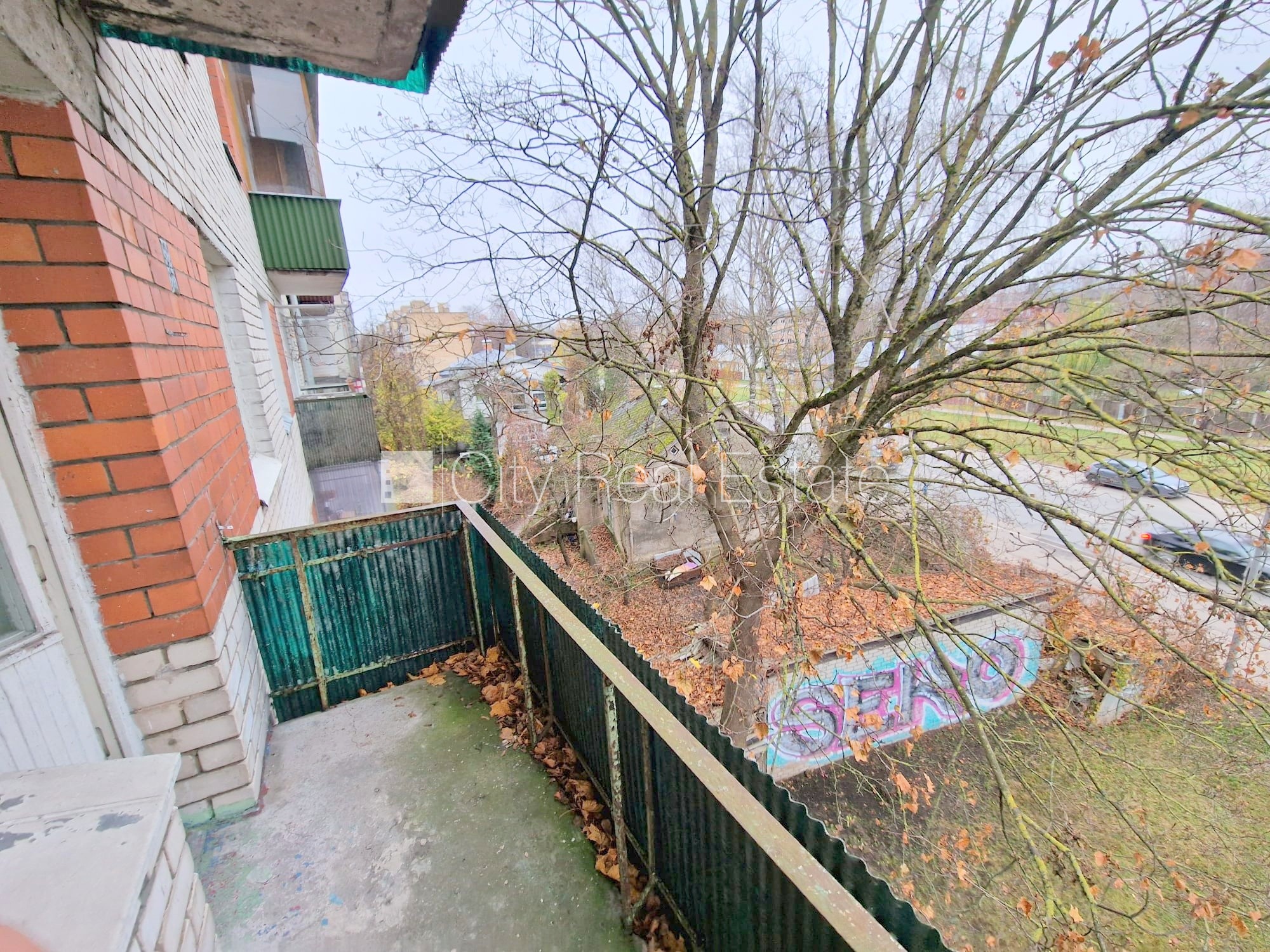 Sludinājumi. Pagalma ēka, ieeja no pagalma, kāpņu telpa pēc kosmētiskā remonta, logi vērsti mājas abās pusēs, Cena: 37800 EUR Foto #8