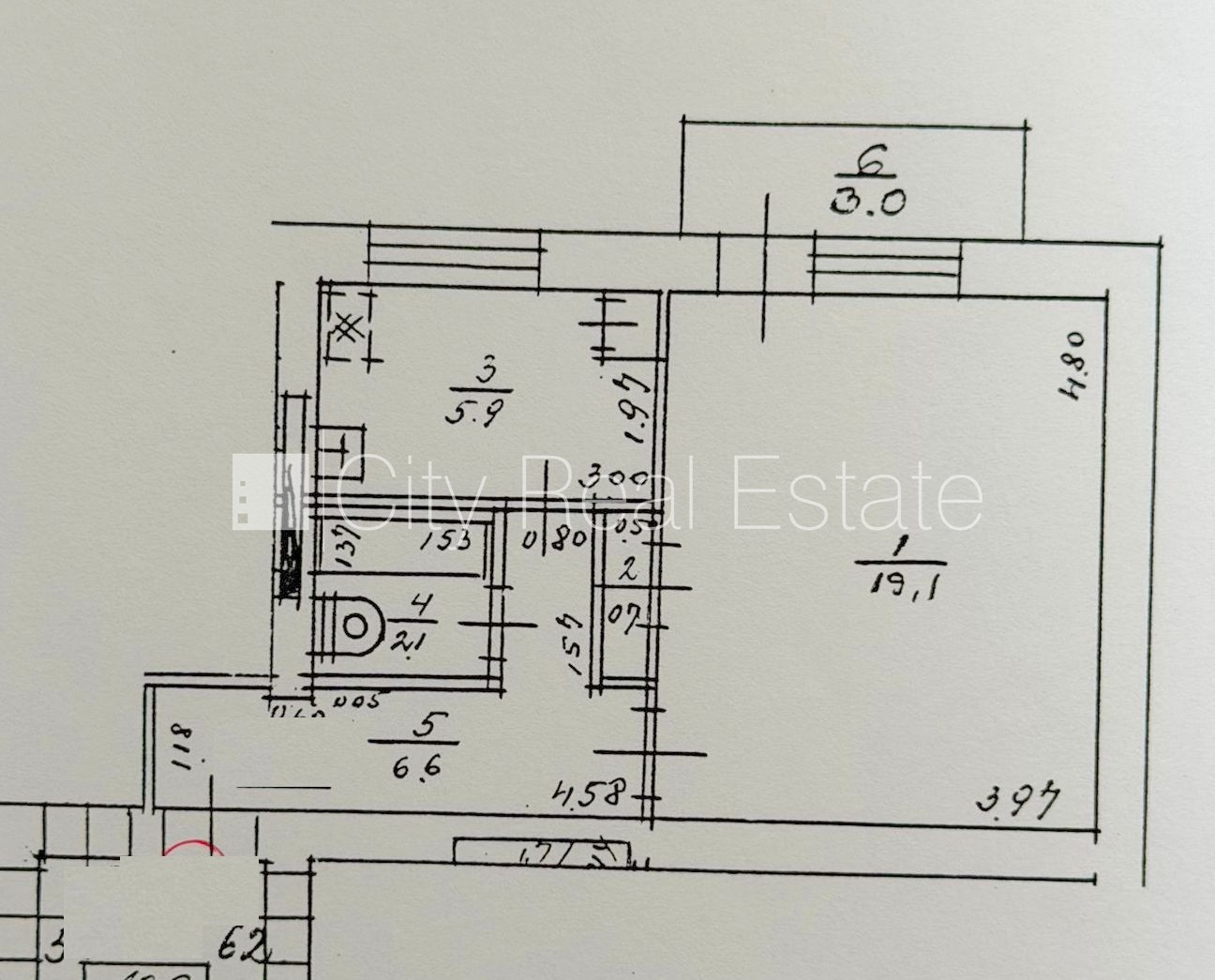 Sludinājumi. Pagalma ēka, ieeja no pagalma, kāpņu telpa pēc kosmētiskā remonta, logi vērsti mājas abās pusēs, Cena: 37800 EUR Foto #23