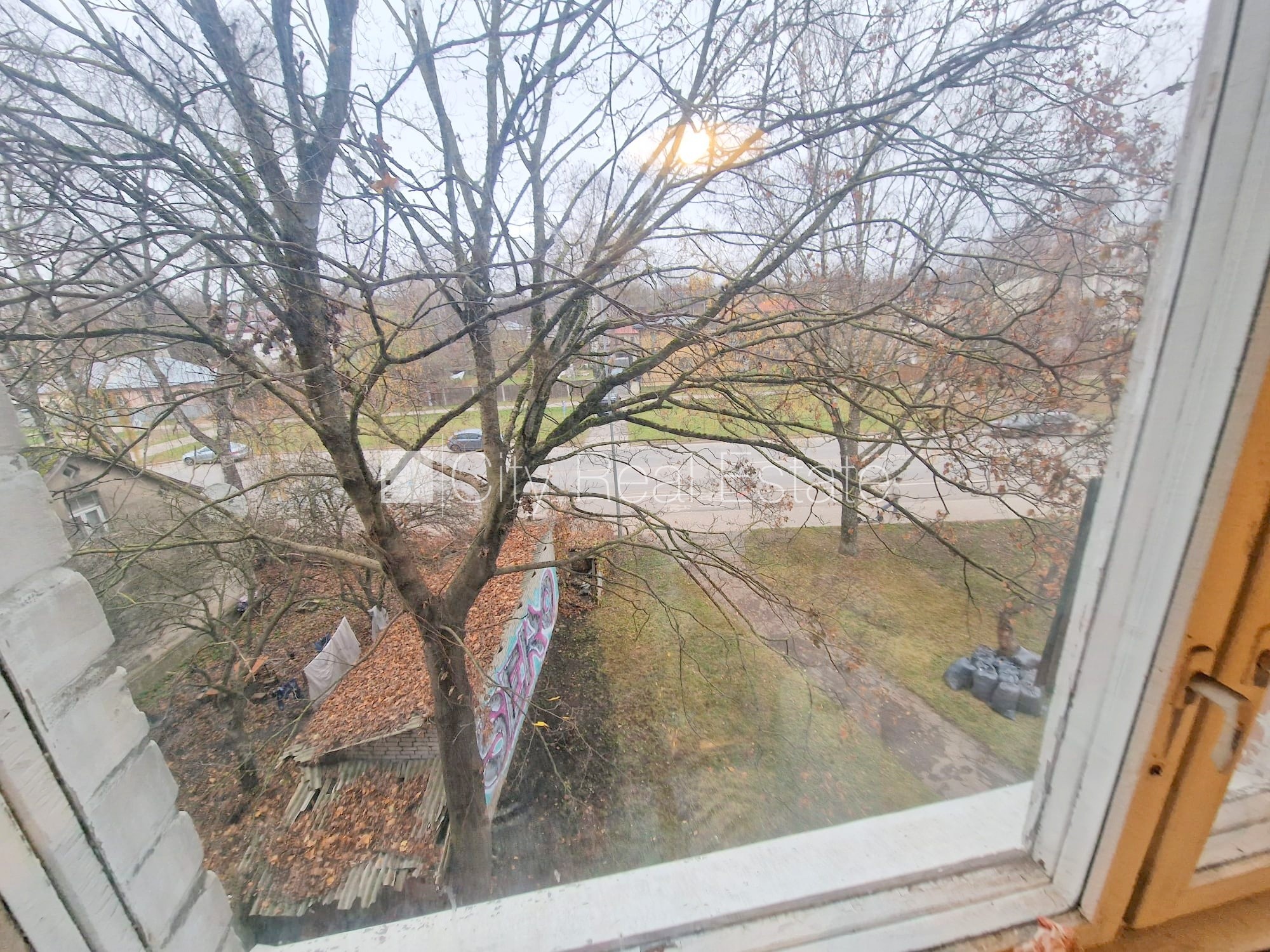 Sludinājumi. Pagalma ēka, ieeja no pagalma, kāpņu telpa pēc kosmētiskā remonta, logi vērsti mājas abās pusēs, Cena: 37800 EUR Foto #16