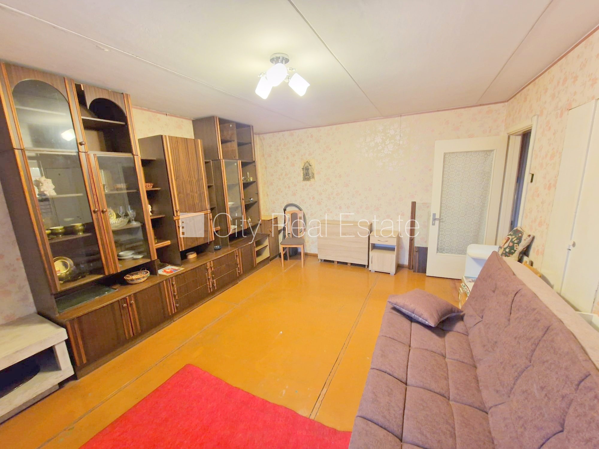 Sludinājumi. Pagalma ēka, ieeja no pagalma, kāpņu telpa pēc kosmētiskā remonta, logi vērsti mājas abās pusēs, Cena: 37800 EUR Foto #6