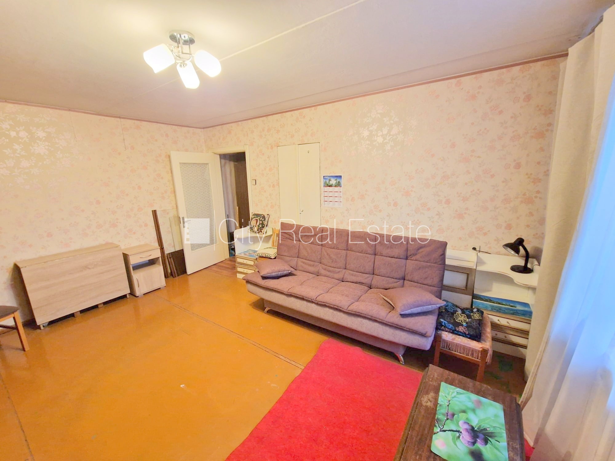 Sludinājumi. Pagalma ēka, ieeja no pagalma, kāpņu telpa pēc kosmētiskā remonta, logi vērsti mājas abās pusēs, Cena: 37800 EUR Foto #4