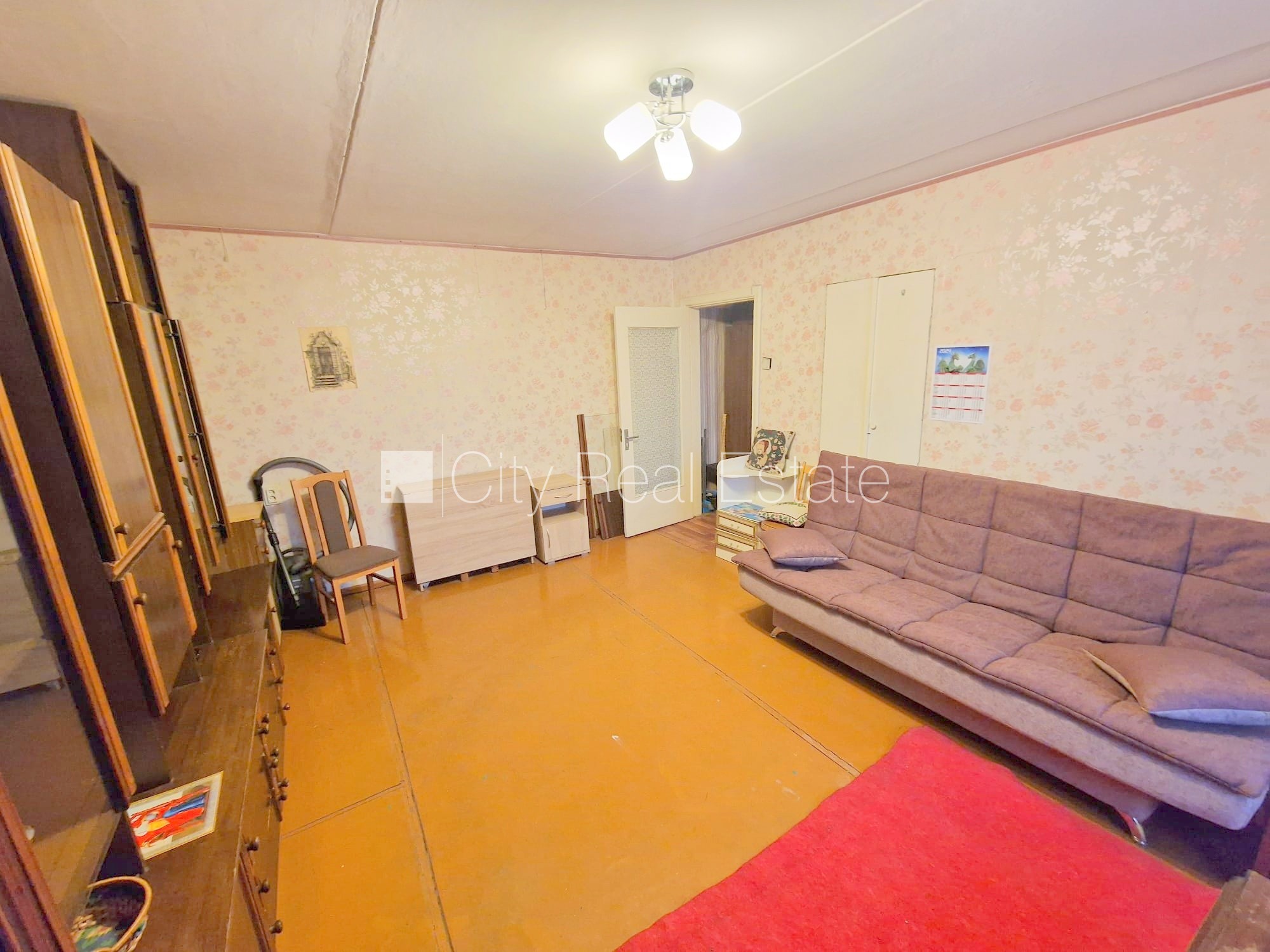 Sludinājumi. Pagalma ēka, ieeja no pagalma, kāpņu telpa pēc kosmētiskā remonta, logi vērsti mājas abās pusēs, Cena: 37800 EUR Foto #5