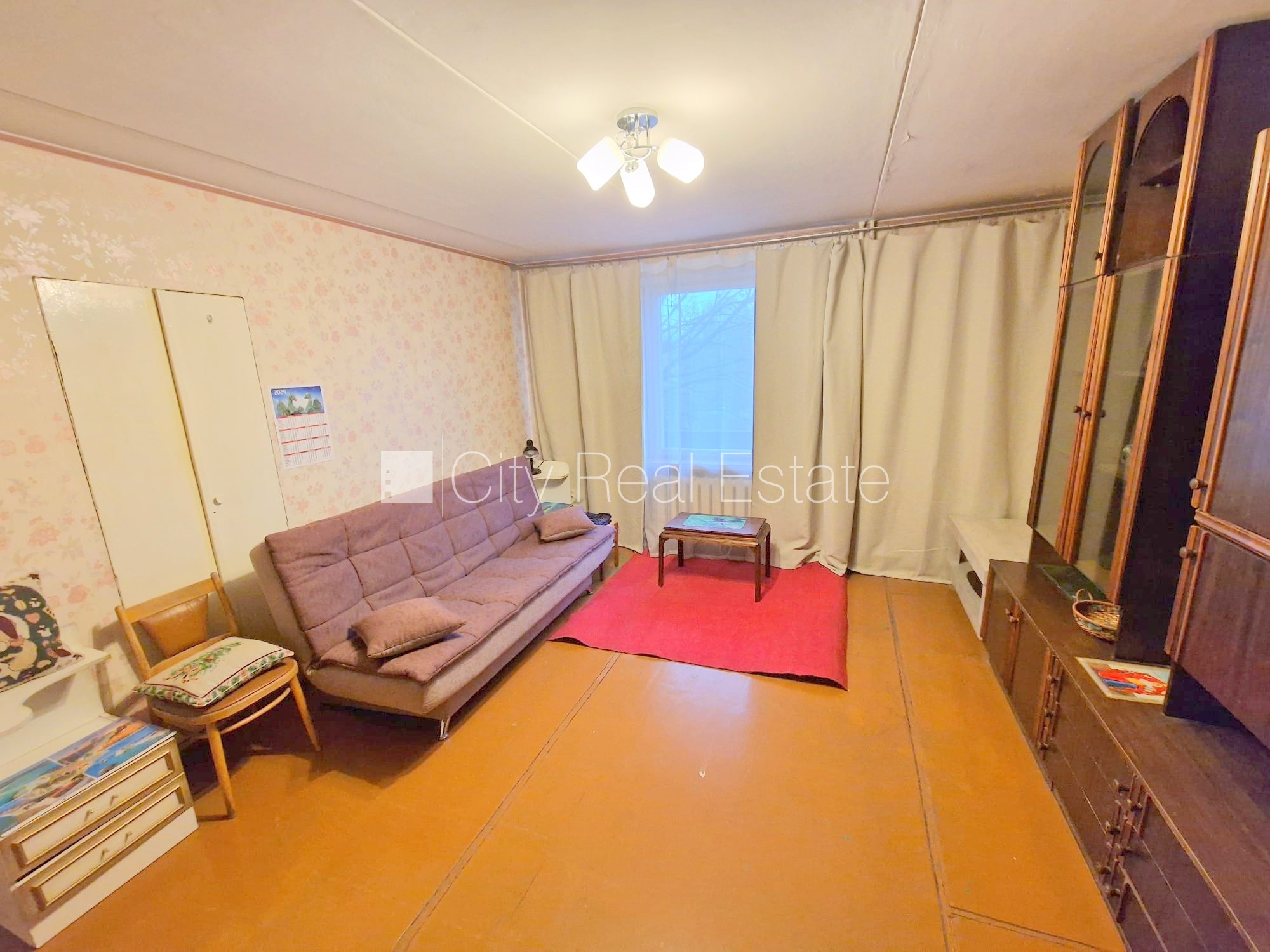 Sludinājumi. Pagalma ēka, ieeja no pagalma, kāpņu telpa pēc kosmētiskā remonta, logi vērsti mājas abās pusēs, Cena: 37800 EUR Foto #3