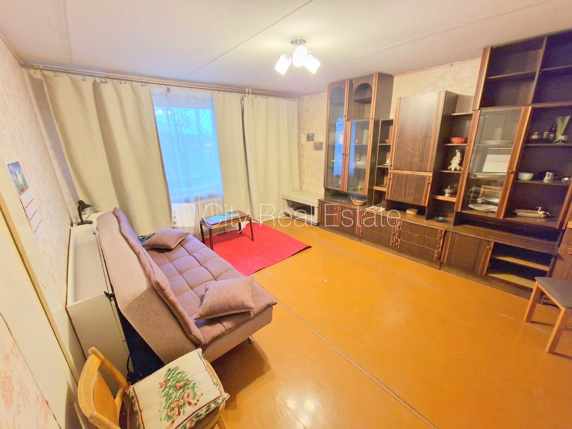 Sludinājumi. Pagalma ēka, ieeja no pagalma, kāpņu telpa pēc kosmētiskā remonta, logi vērsti mājas abās pusēs, Cena: 37800 EUR Foto #2