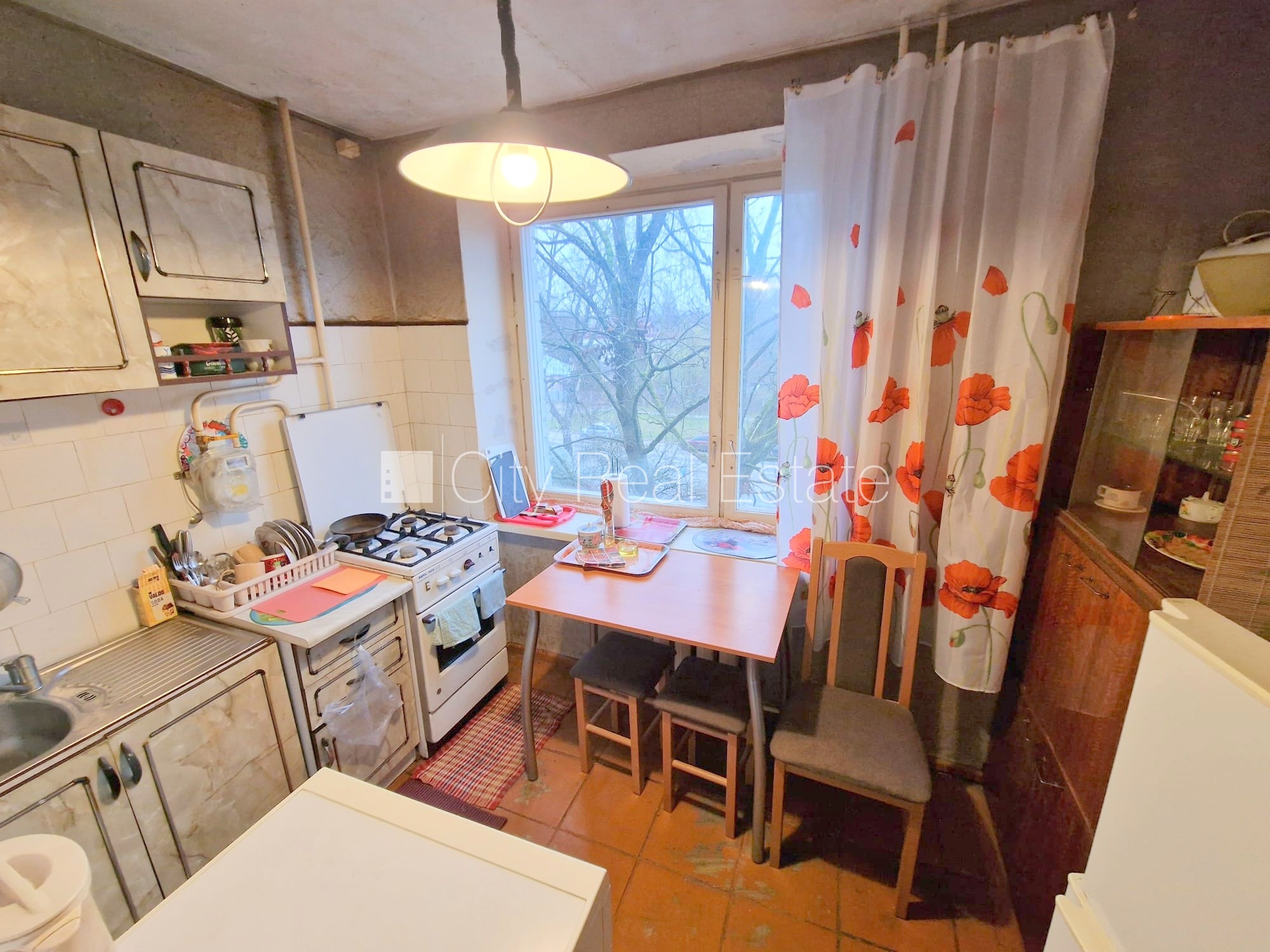 Sludinājumi. Pagalma ēka, ieeja no pagalma, kāpņu telpa pēc kosmētiskā remonta, logi vērsti mājas abās pusēs, Cena: 37800 EUR Foto #15