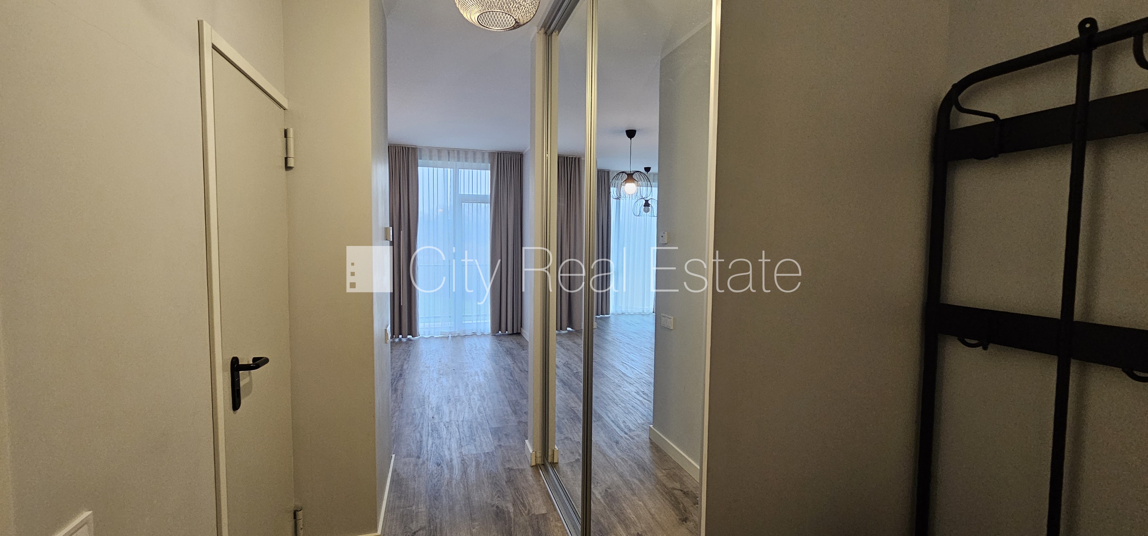 Sludinājumi. Jaunceltne, labiekārtota apzaļumota teritorija, bruģēts piebraucamais ceļš, teritorijas Cena: 800 EUR/mēn Foto #13