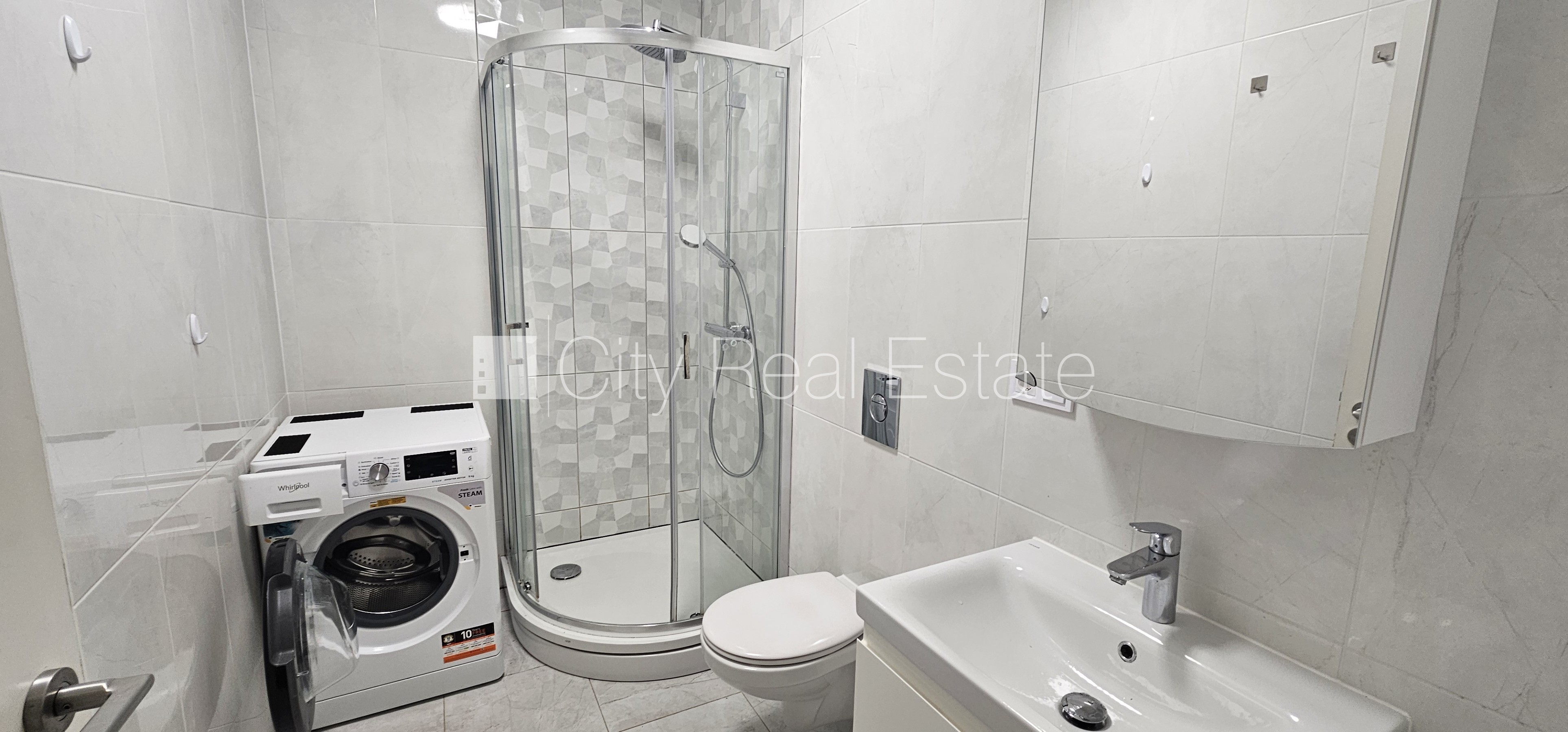 Sludinājumi. Jaunceltne, labiekārtota apzaļumota teritorija, bruģēts piebraucamais ceļš, teritorijas Cena: 800 EUR/mēn Foto #14