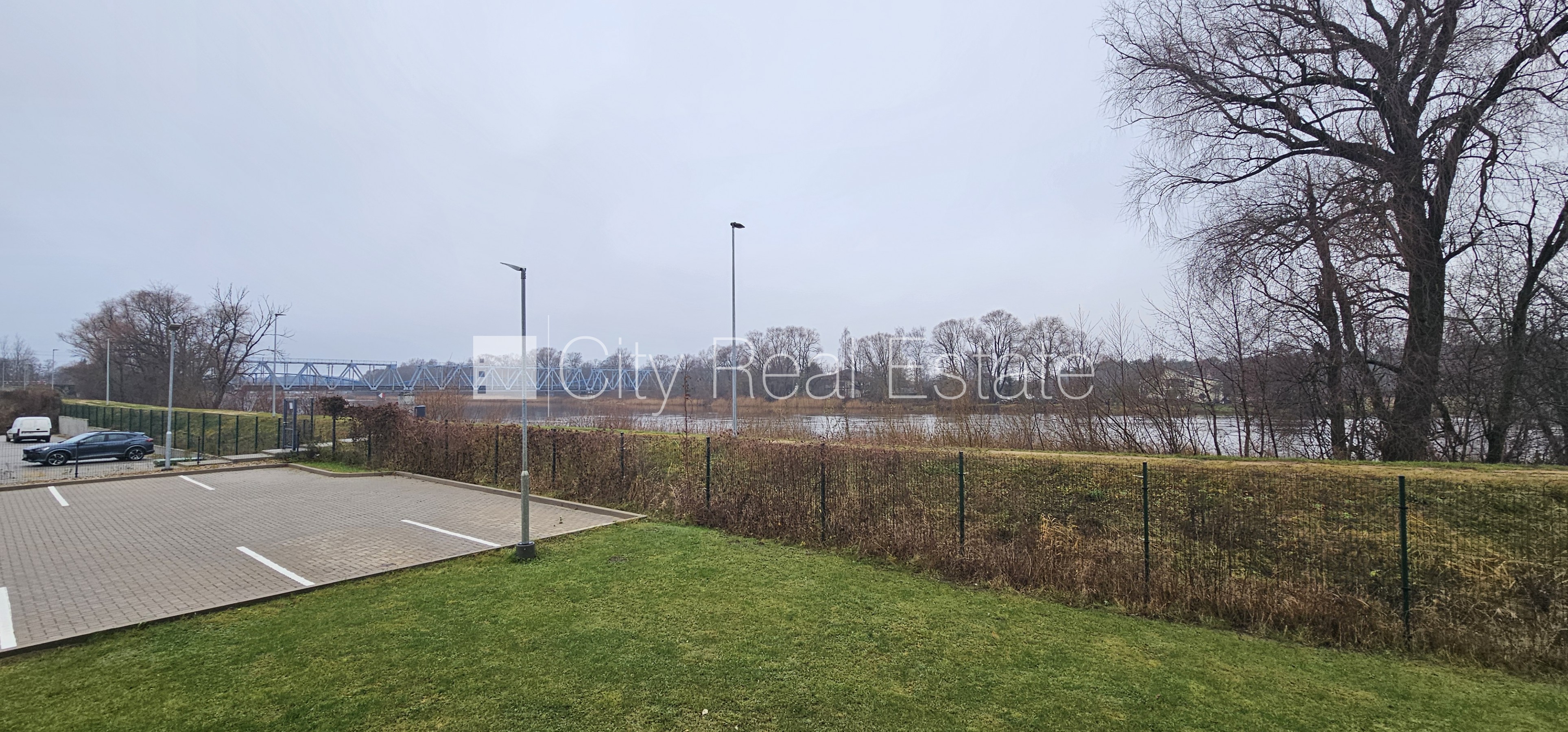 Sludinājumi. Jaunceltne, labiekārtota apzaļumota teritorija, bruģēts piebraucamais ceļš, teritorijas Cena: 800 EUR/mēn Foto #5