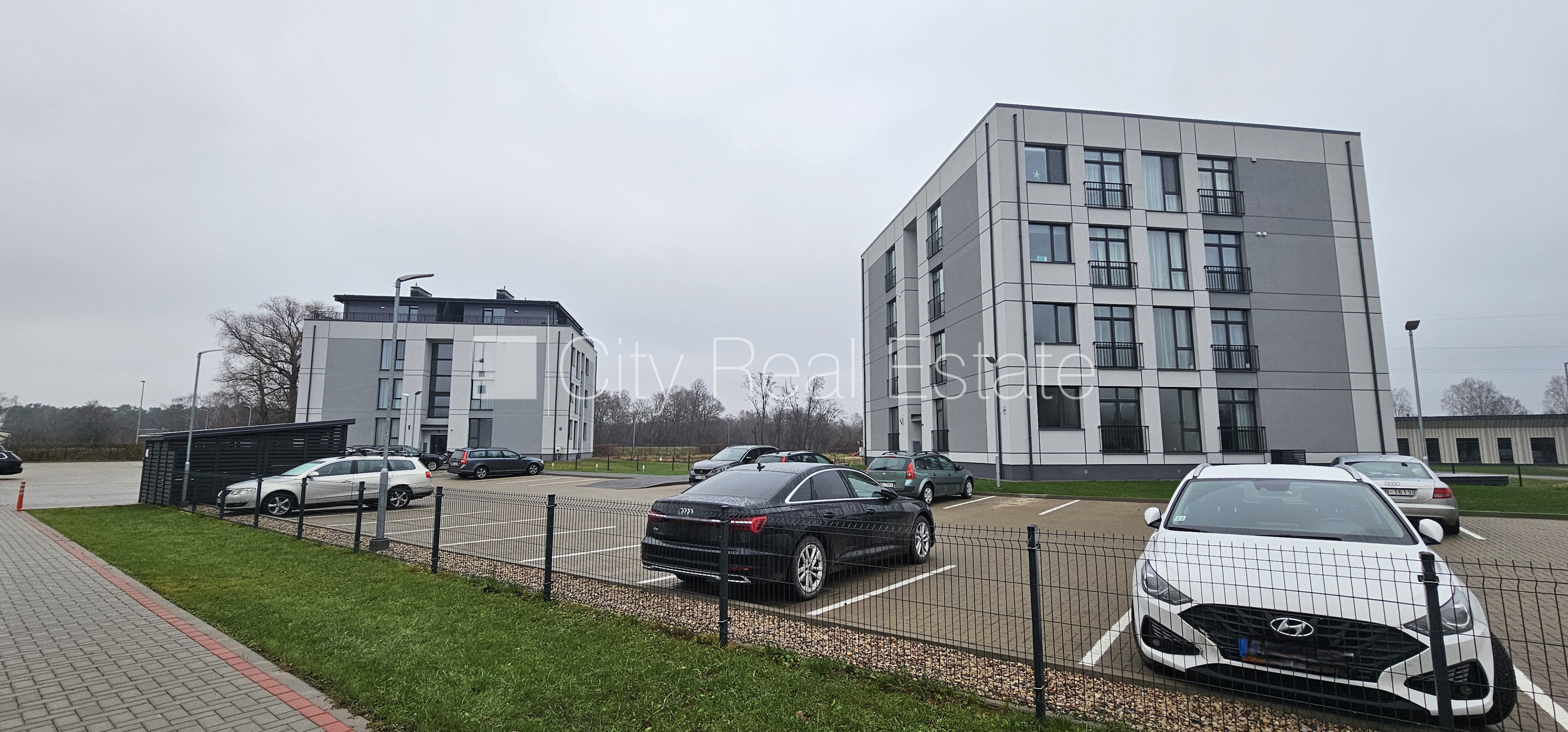 Sludinājumi. Jaunceltne, labiekārtota apzaļumota teritorija, bruģēts piebraucamais ceļš, teritorijas Cena: 800 EUR/mēn Foto #19