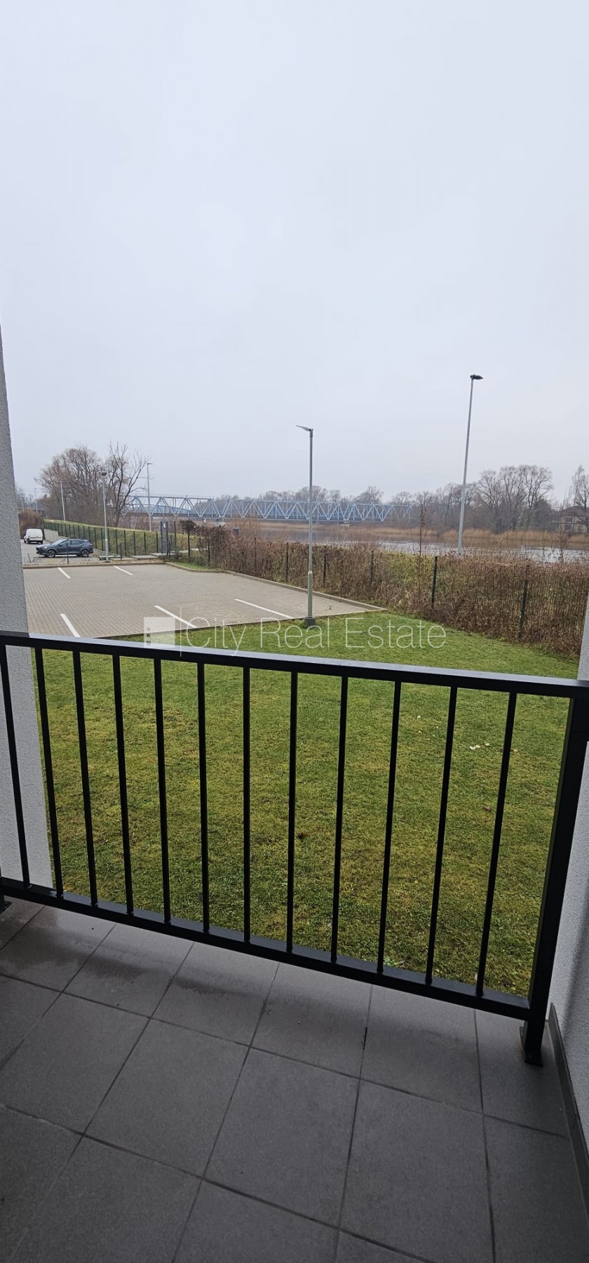 Sludinājumi. Jaunceltne, labiekārtota apzaļumota teritorija, bruģēts piebraucamais ceļš, teritorijas Cena: 800 EUR/mēn Foto #4