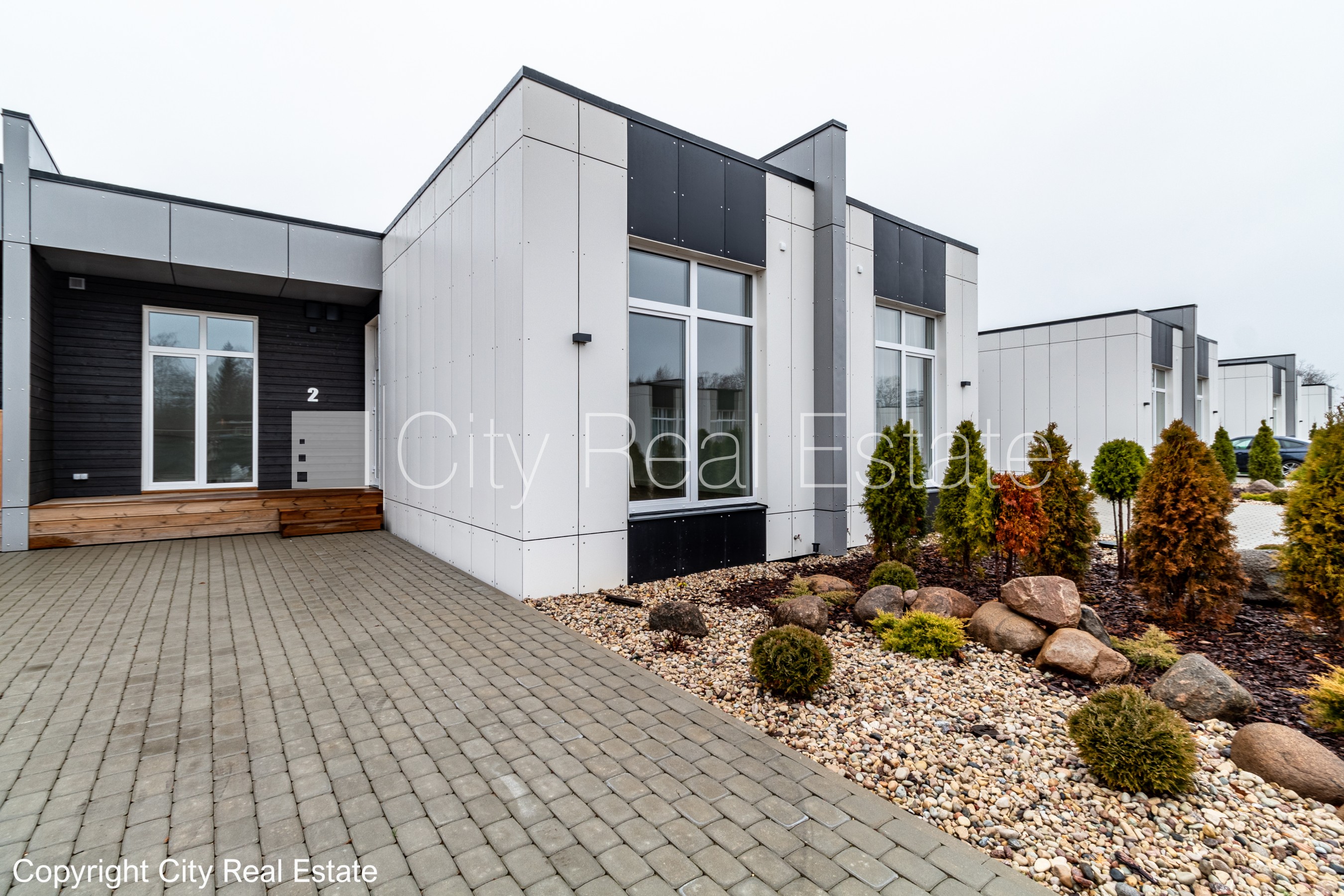 Объявление. Рядный дом, энергоэффективный дом, благоустроенная озеленённая территория, территория обнесена Цена: 229100 EUR Foto #1