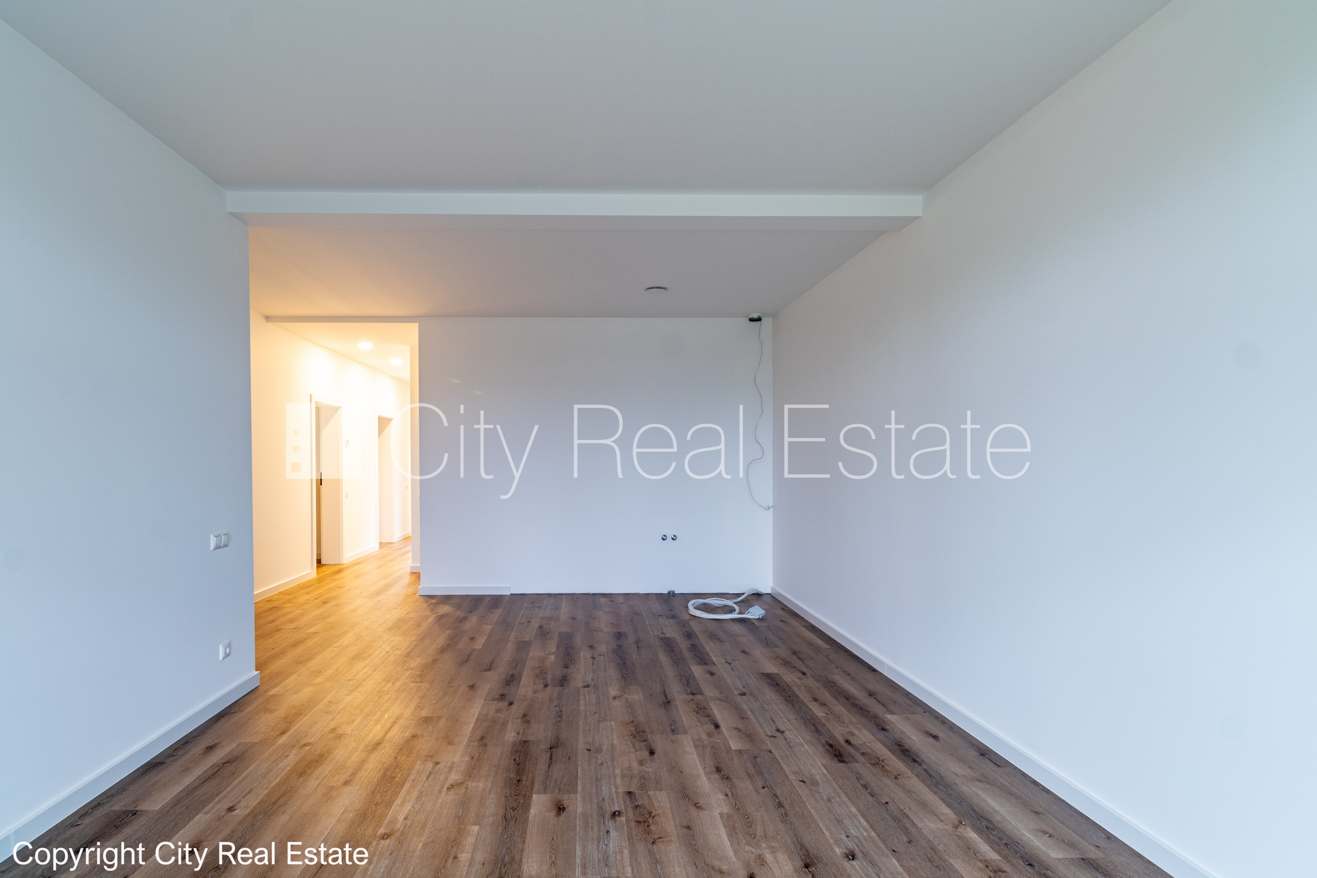 Объявление. Рядный дом, энергоэффективный дом, благоустроенная озеленённая территория, территория обнесена Цена: 229100 EUR Foto #4