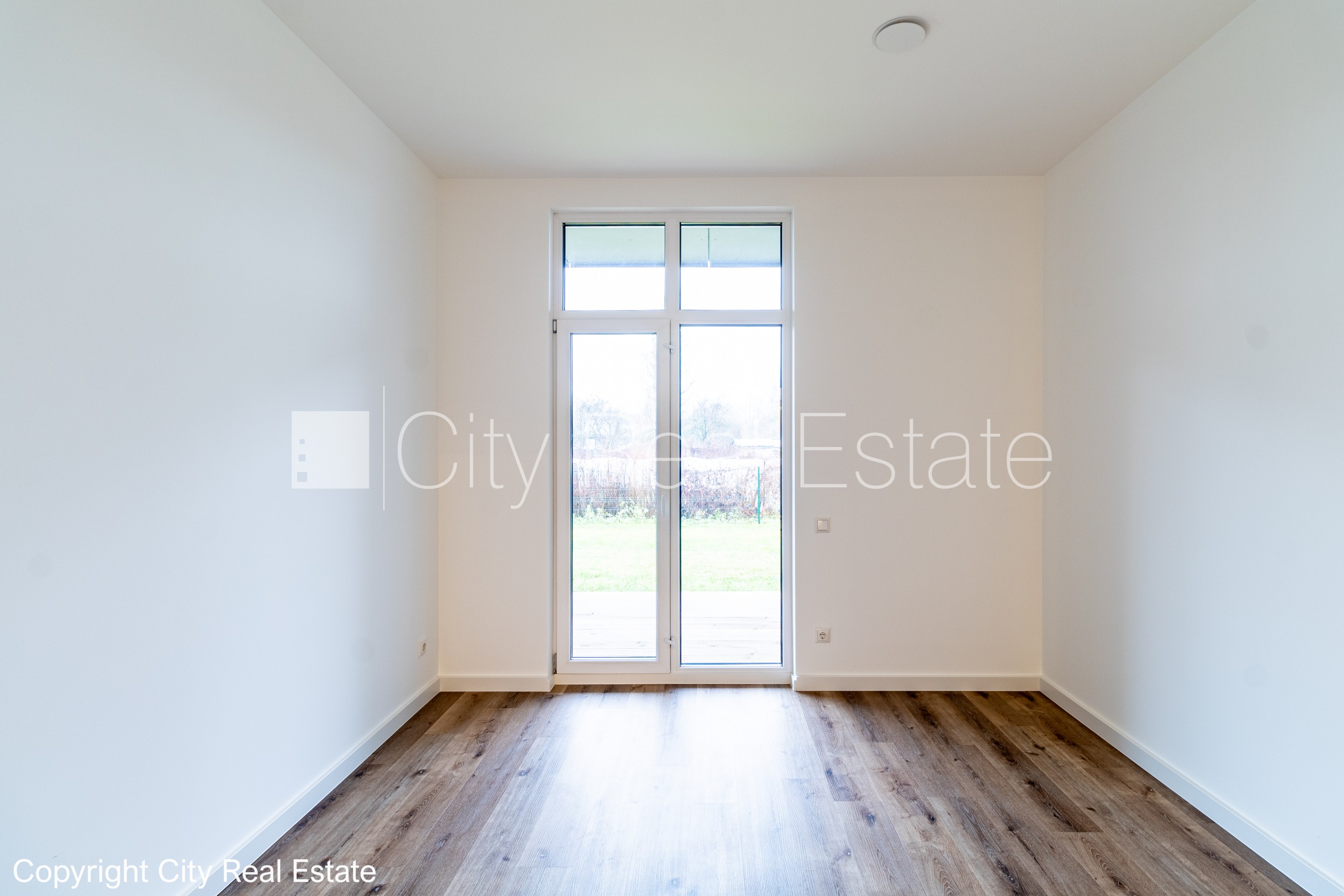 Объявление. Рядный дом, энергоэффективный дом, благоустроенная озеленённая территория, территория обнесена Цена: 229100 EUR Foto #7