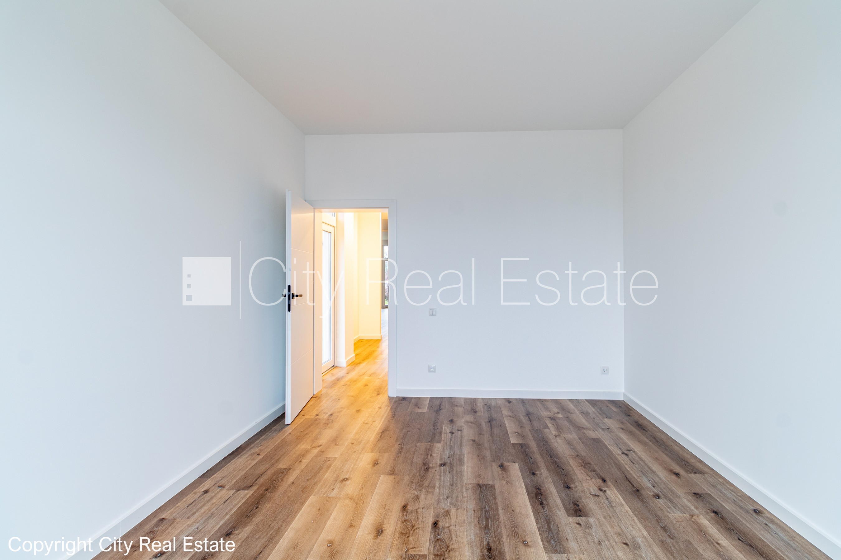 Объявление. Рядный дом, энергоэффективный дом, благоустроенная озеленённая территория, территория обнесена Цена: 229100 EUR Foto #9