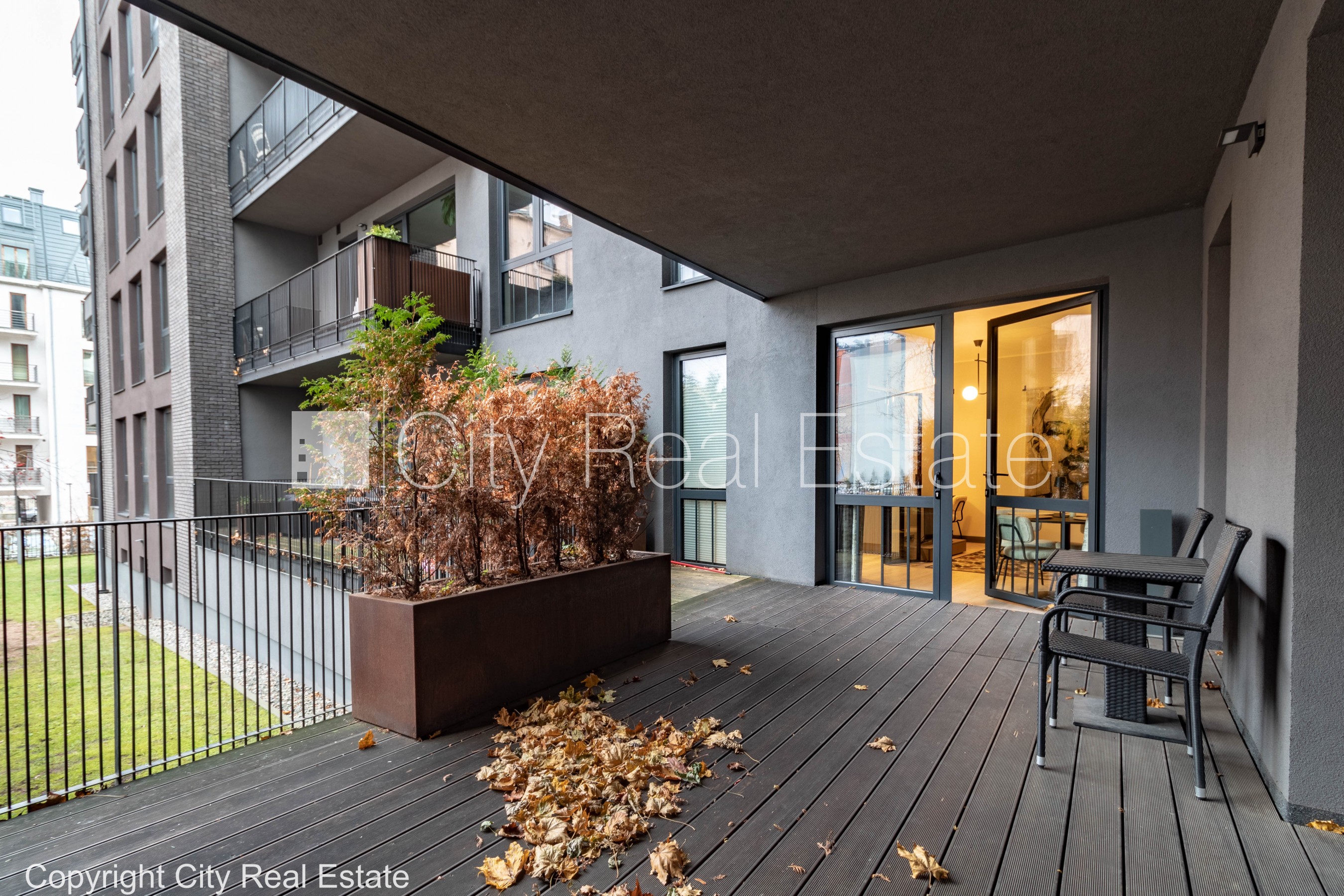 Sludinājumi. Projekts - Parkers (Parkers), jaunceltne, pagalma ēka, labiekārtots apzaļumots pagalms, iespēja Cena: 1700 EUR/mēn Foto #5