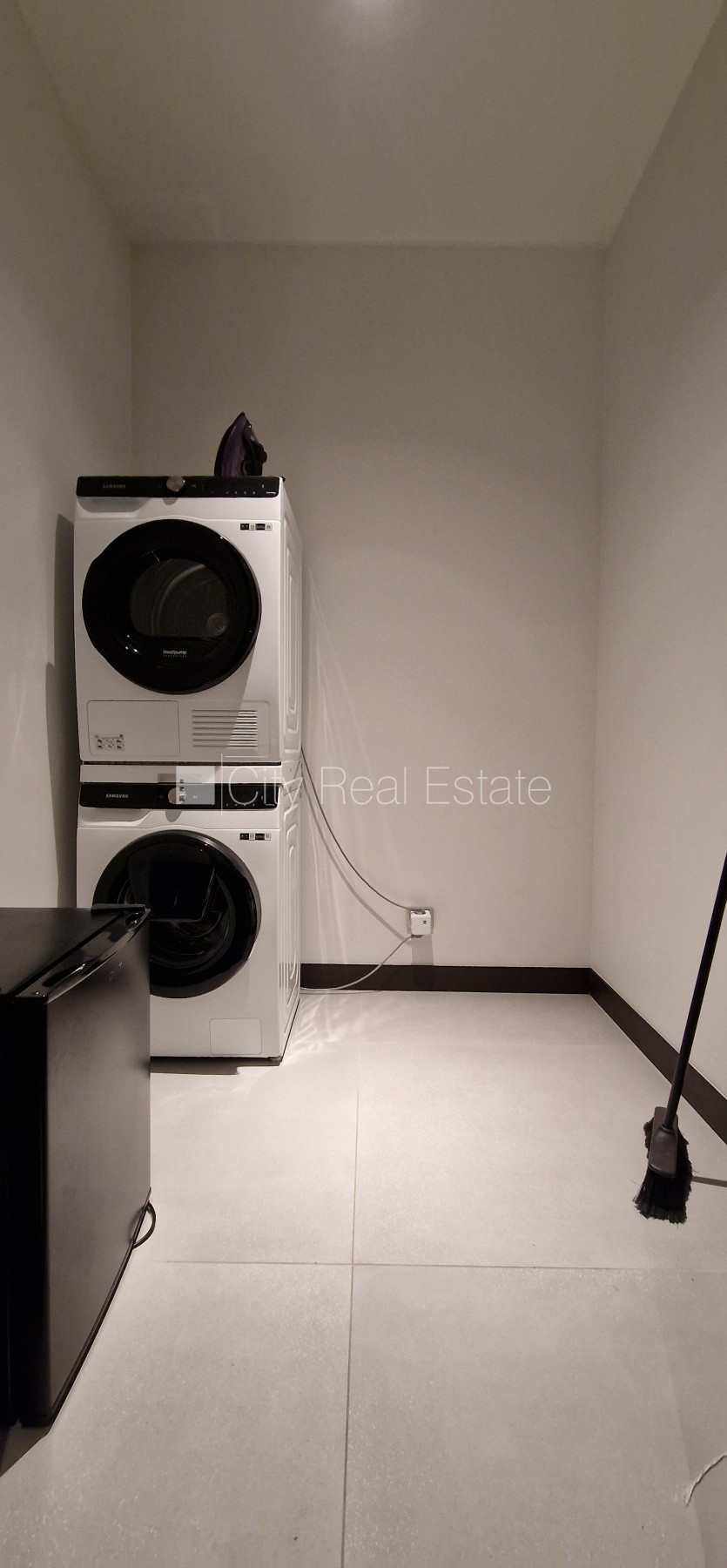 Sludinājumi. Jaunceltne, fasādes māja, zaļā teritorija, labiekārtota apzaļumota teritorija, slēgta teritorija, Cena: 5100 EUR/mēn Foto #24